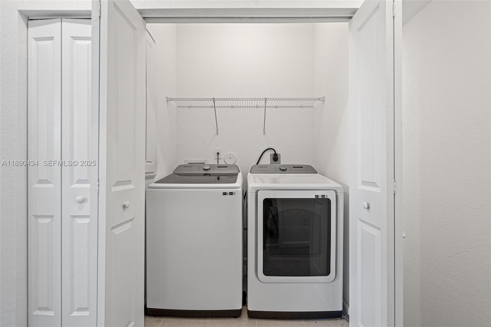 See details 1100 3 / 3 1331 sq. ft. $ 2025-10-05 0 Photo