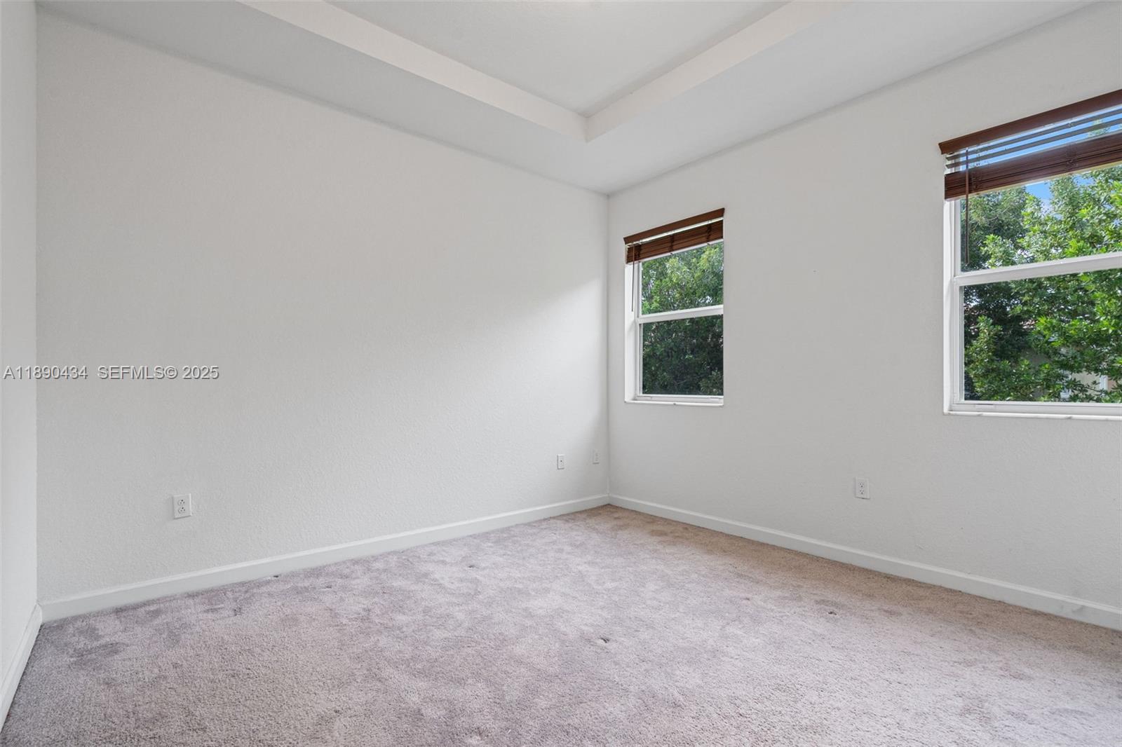 See details 1100 3 / 3 1331 sq. ft. $ 2025-10-05 0 Photo