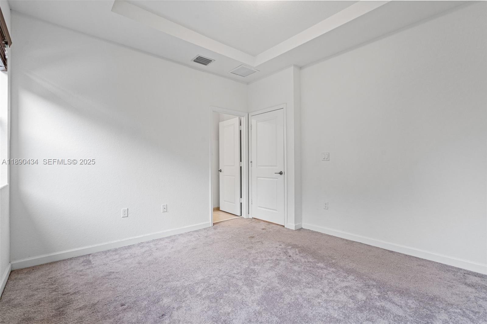 See details 1100 3 / 3 1331 sq. ft. $ 2025-10-05 0 Photo