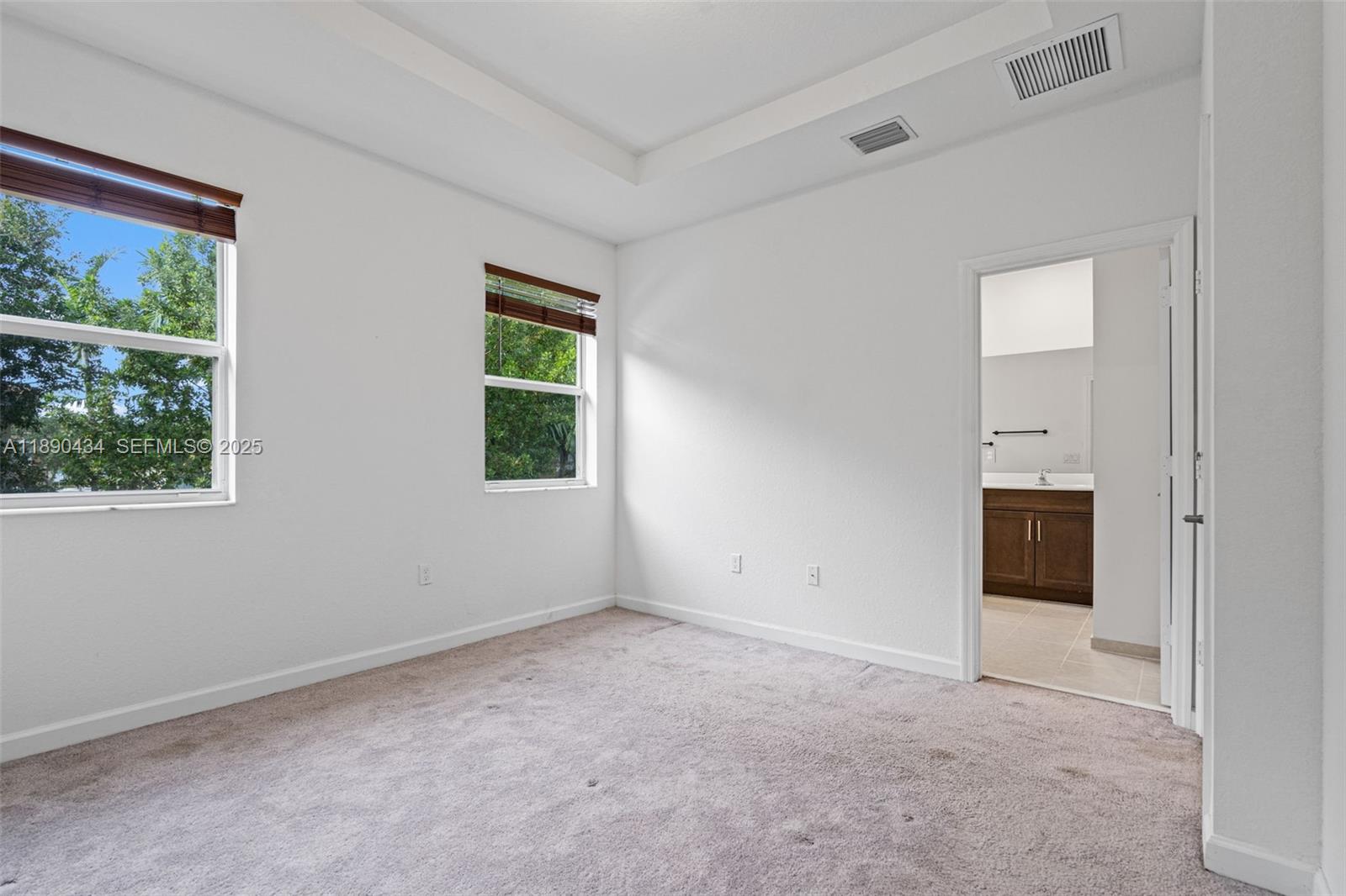 See details 1100 3 / 3 1331 sq. ft. $ 2025-10-05 0 Photo