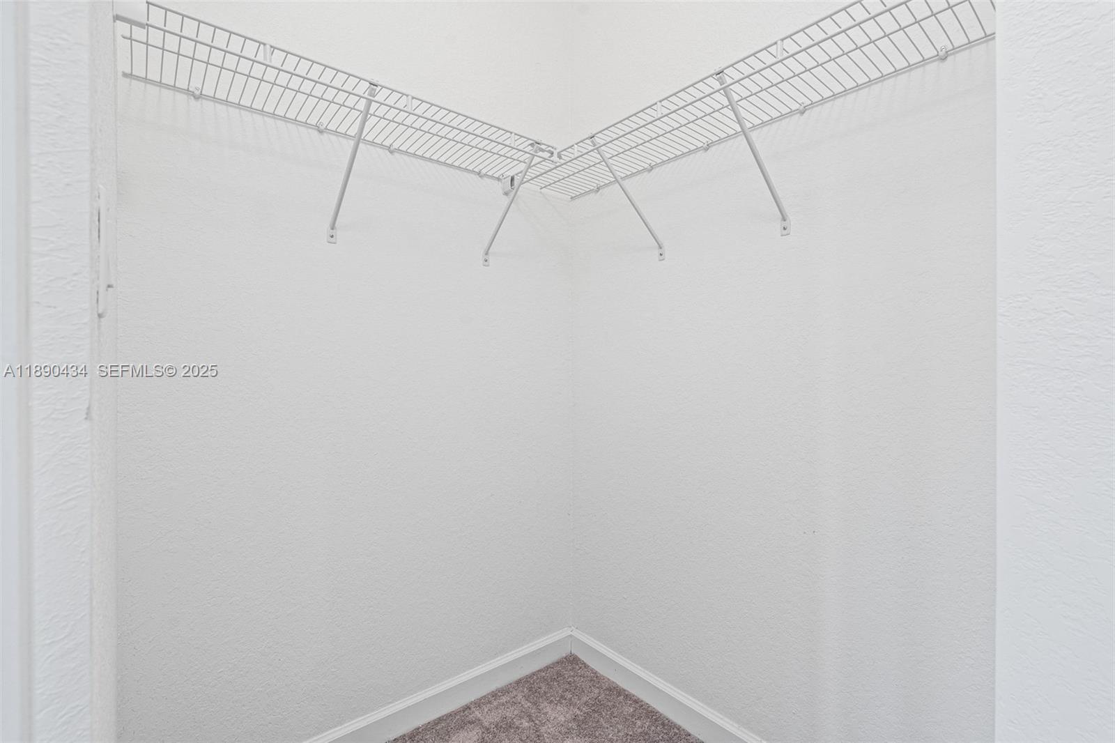 See details 1100 3 / 3 1331 sq. ft. $ 2025-10-05 0 Photo