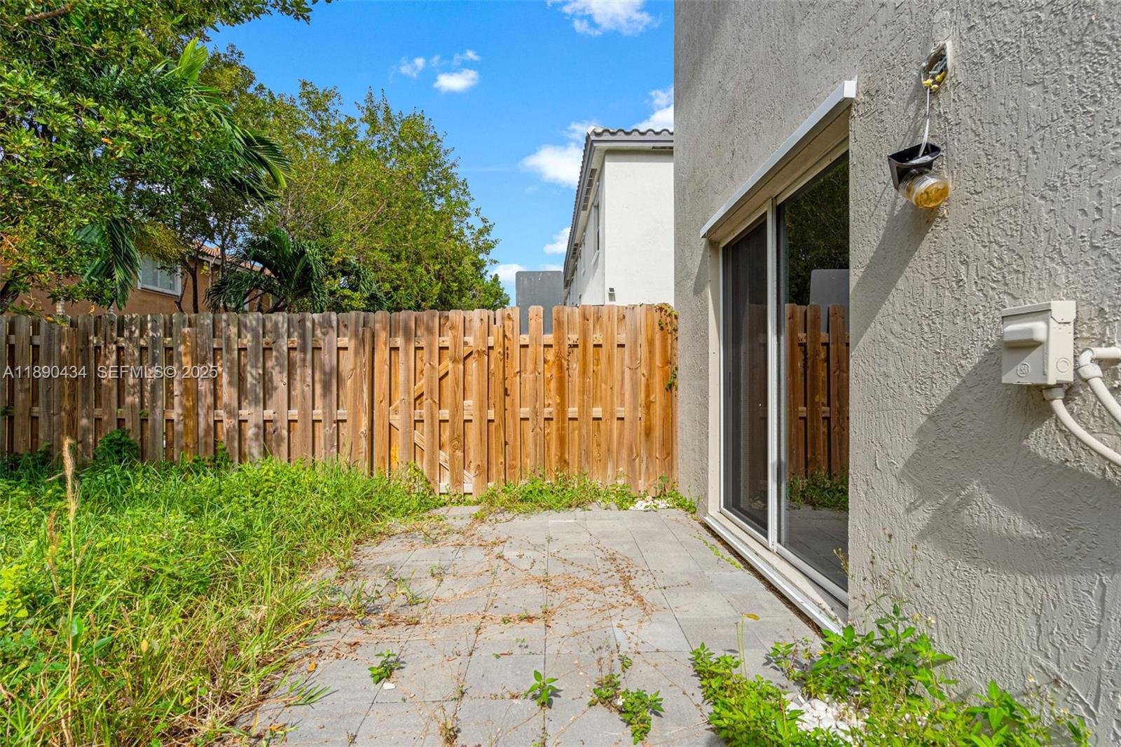 See details 1100 3 / 3 1331 sq. ft. $ 2025-10-05 0 Photo