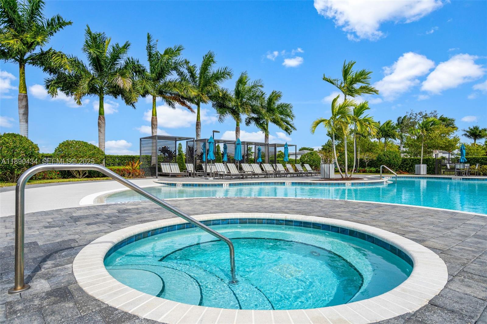 See details 1100 3 / 3 1331 sq. ft. $ 2025-10-05 0 Photo