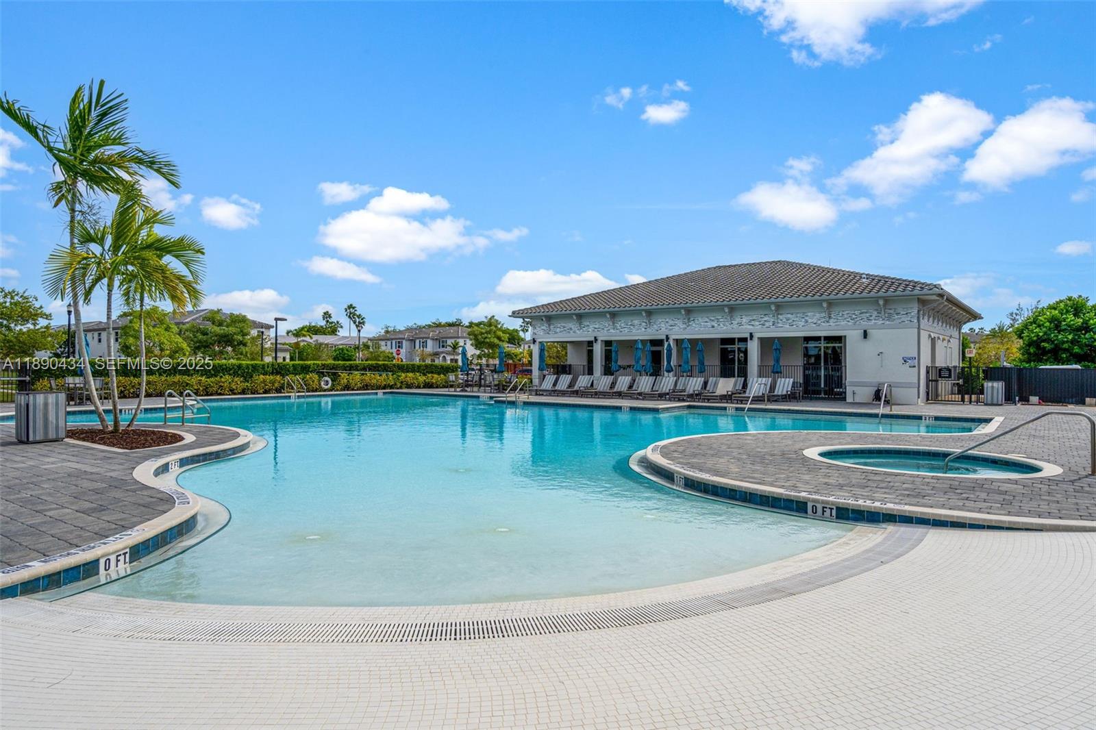 See details 1100 3 / 3 1331 sq. ft. $ 2025-10-05 0 Photo