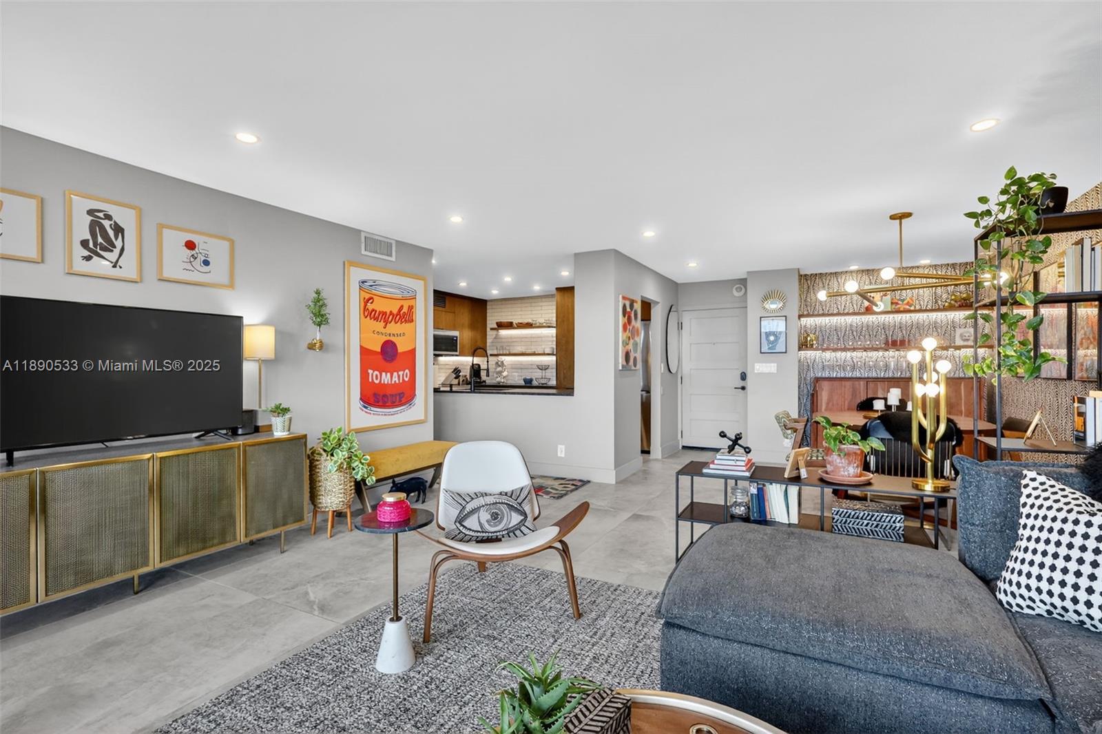 526 2 / 2 1521 sq. ft. $ 2025-10-05 0 foto