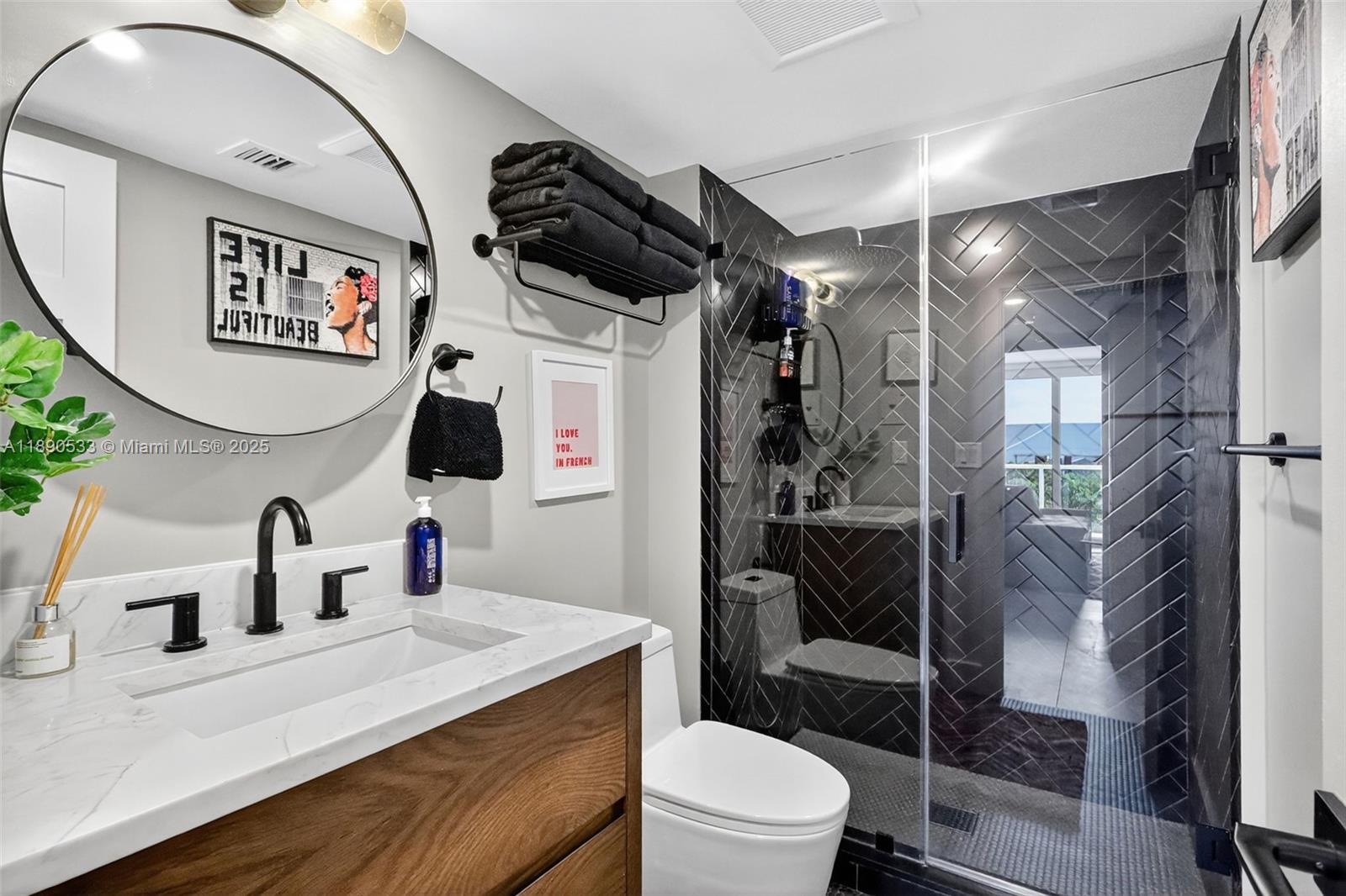 526 2 / 2 1521 sq. ft. $ 2025-10-05 0 foto
