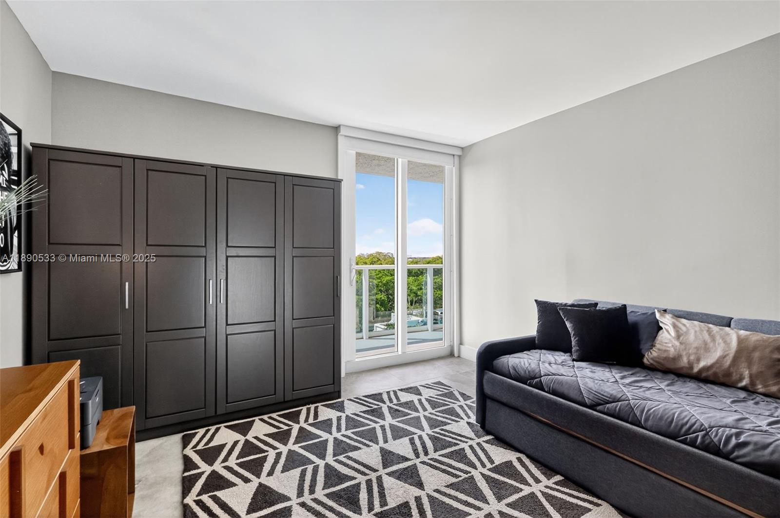 526 2 / 2 1521 sq. ft. $ 2025-10-05 0 foto