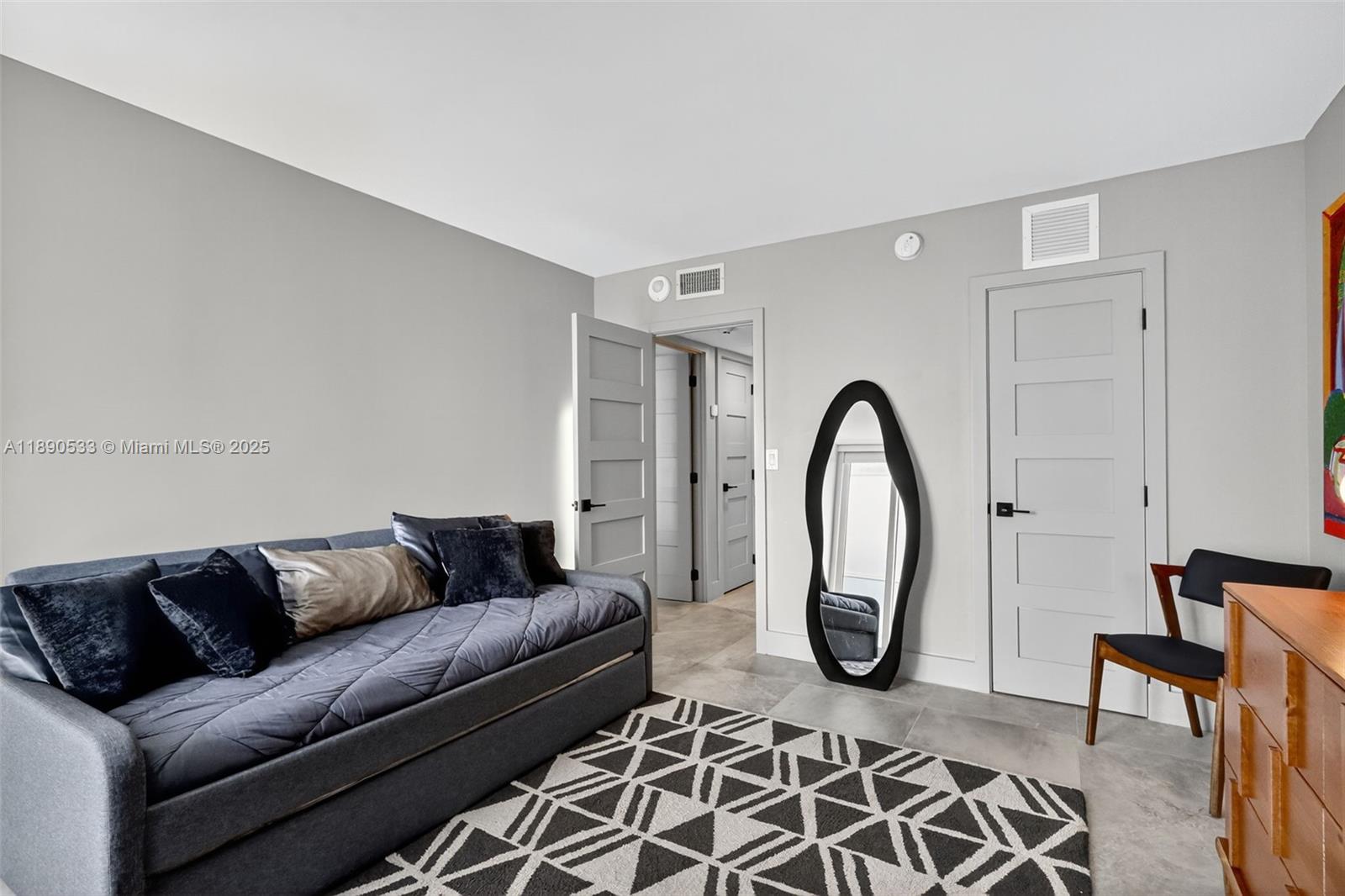 526 2 / 2 1521 sq. ft. $ 2025-10-05 0 foto