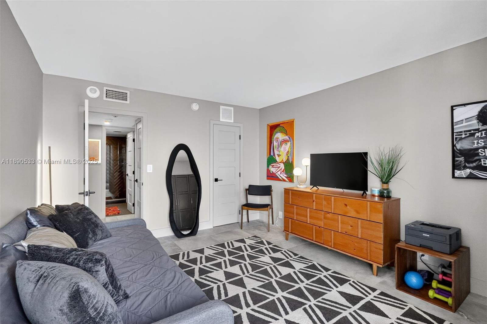 526 2 / 2 1521 sq. ft. $ 2025-10-05 0 foto