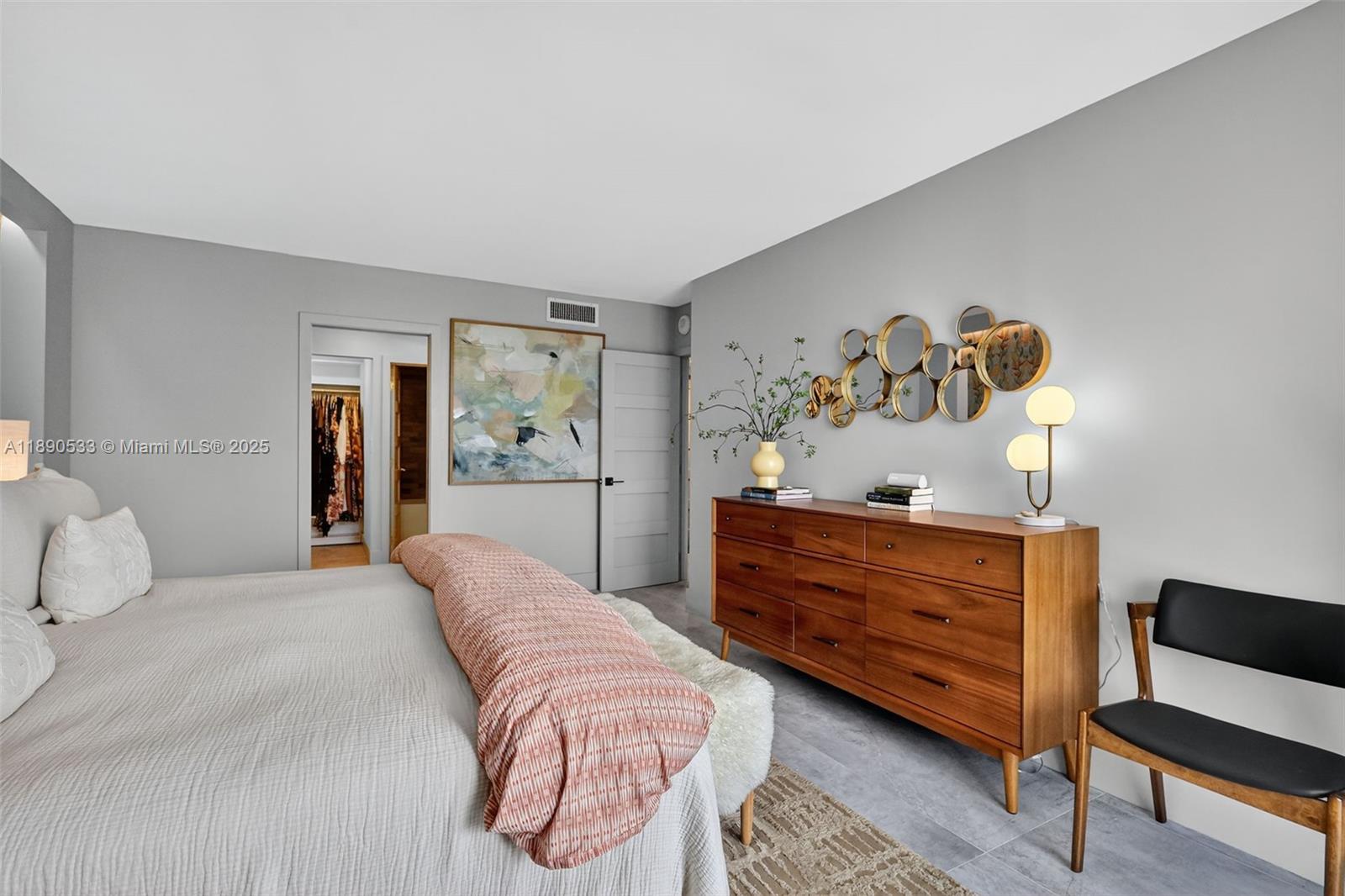526 2 / 2 1521 sq. ft. $ 2025-10-05 0 foto