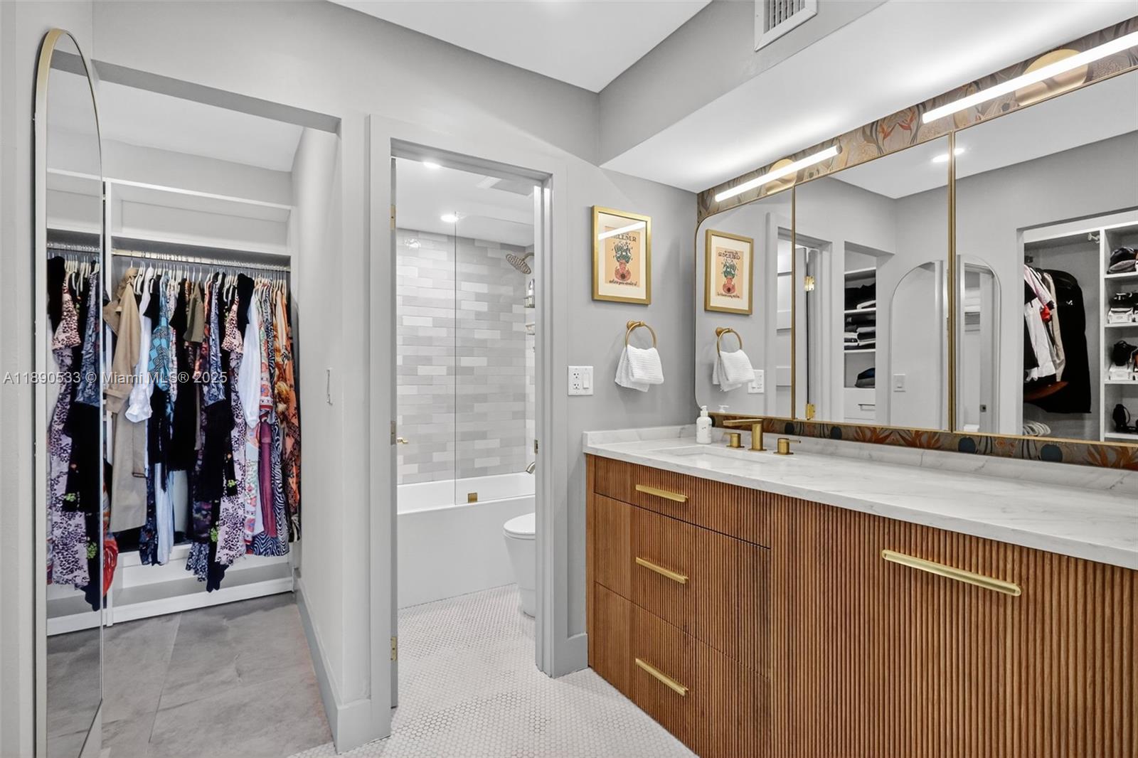 526 2 / 2 1521 sq. ft. $ 2025-10-05 0 foto