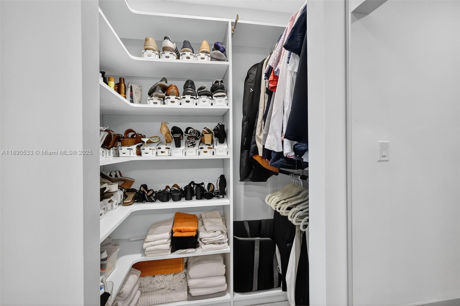526 2 / 2 1521 sq. ft. $ 2025-10-05 0 foto