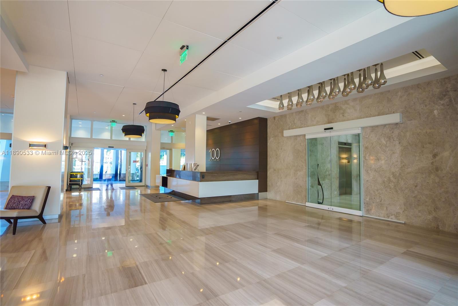 526 2 / 2 1521 sq. ft. $ 2025-10-05 0 foto