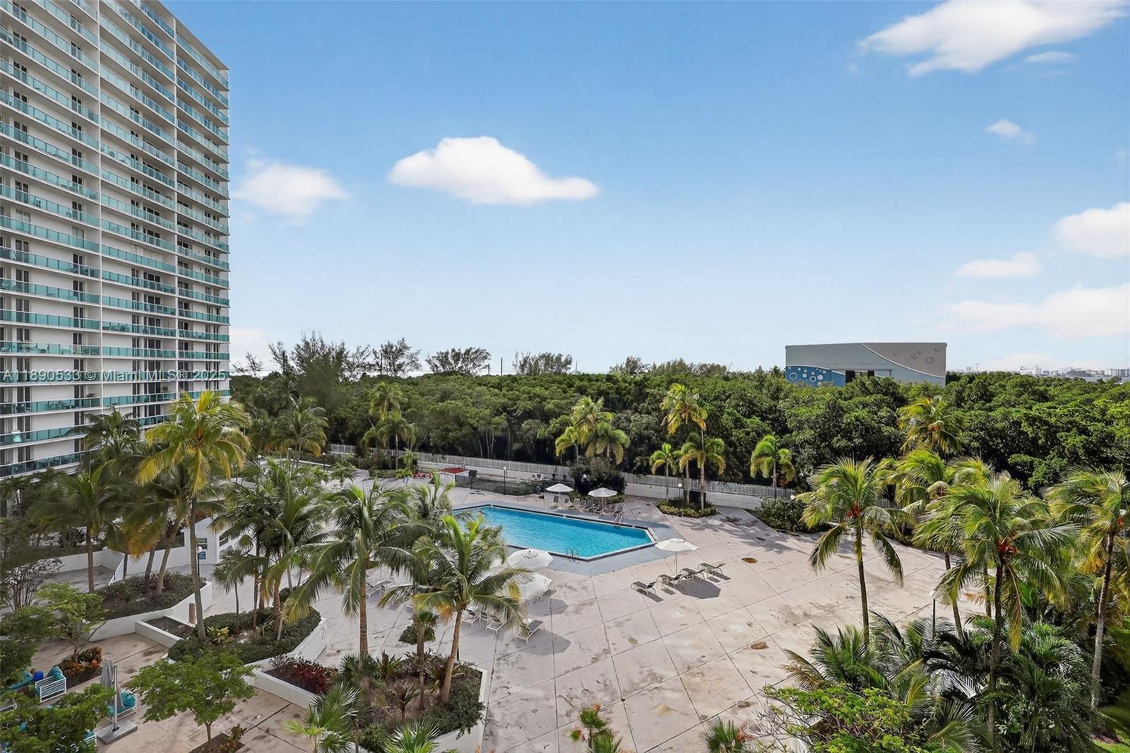 526 2 / 2 1521 sq. ft. $ 2025-10-05 0 foto