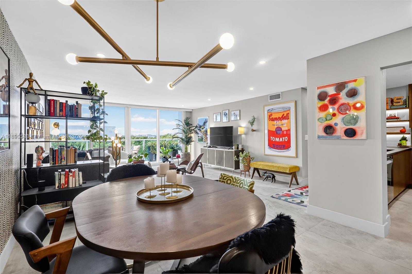 526 2 / 2 1521 sq. ft. $ 2025-10-05 0 foto