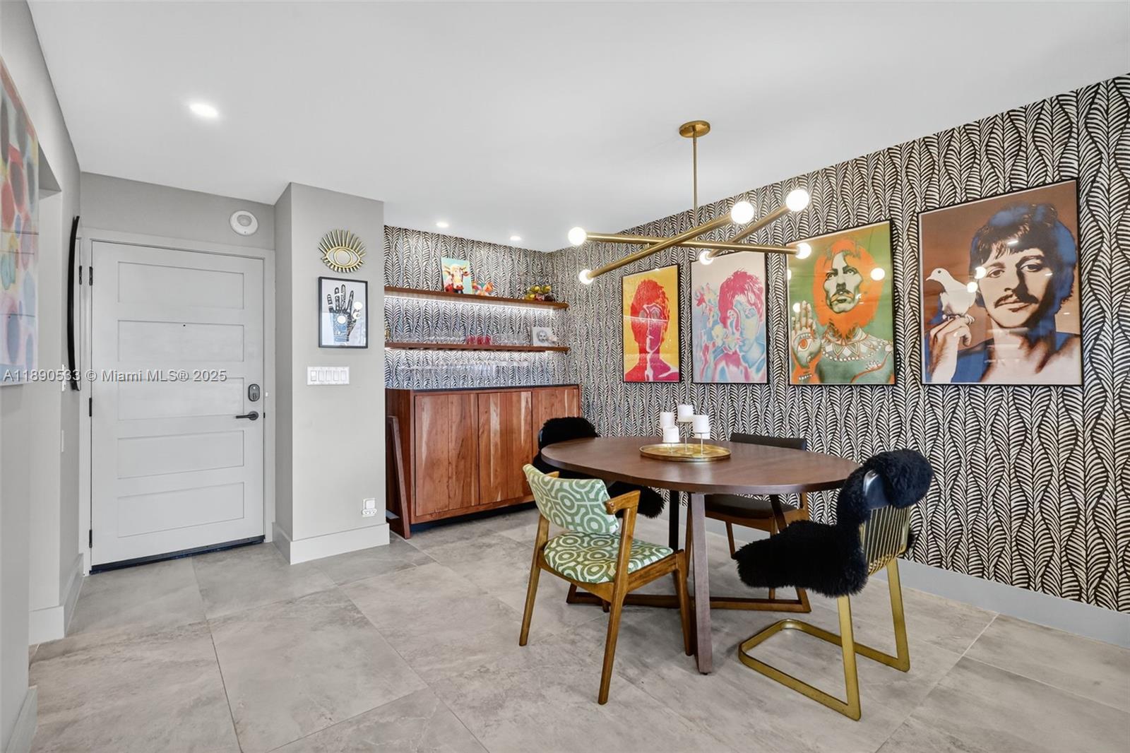 526 2 / 2 1521 sq. ft. $ 2025-10-05 0 foto