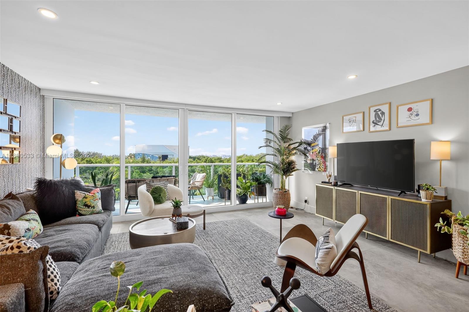 526 2 / 2 1521 sq. ft. $ 2025-10-05 0 foto