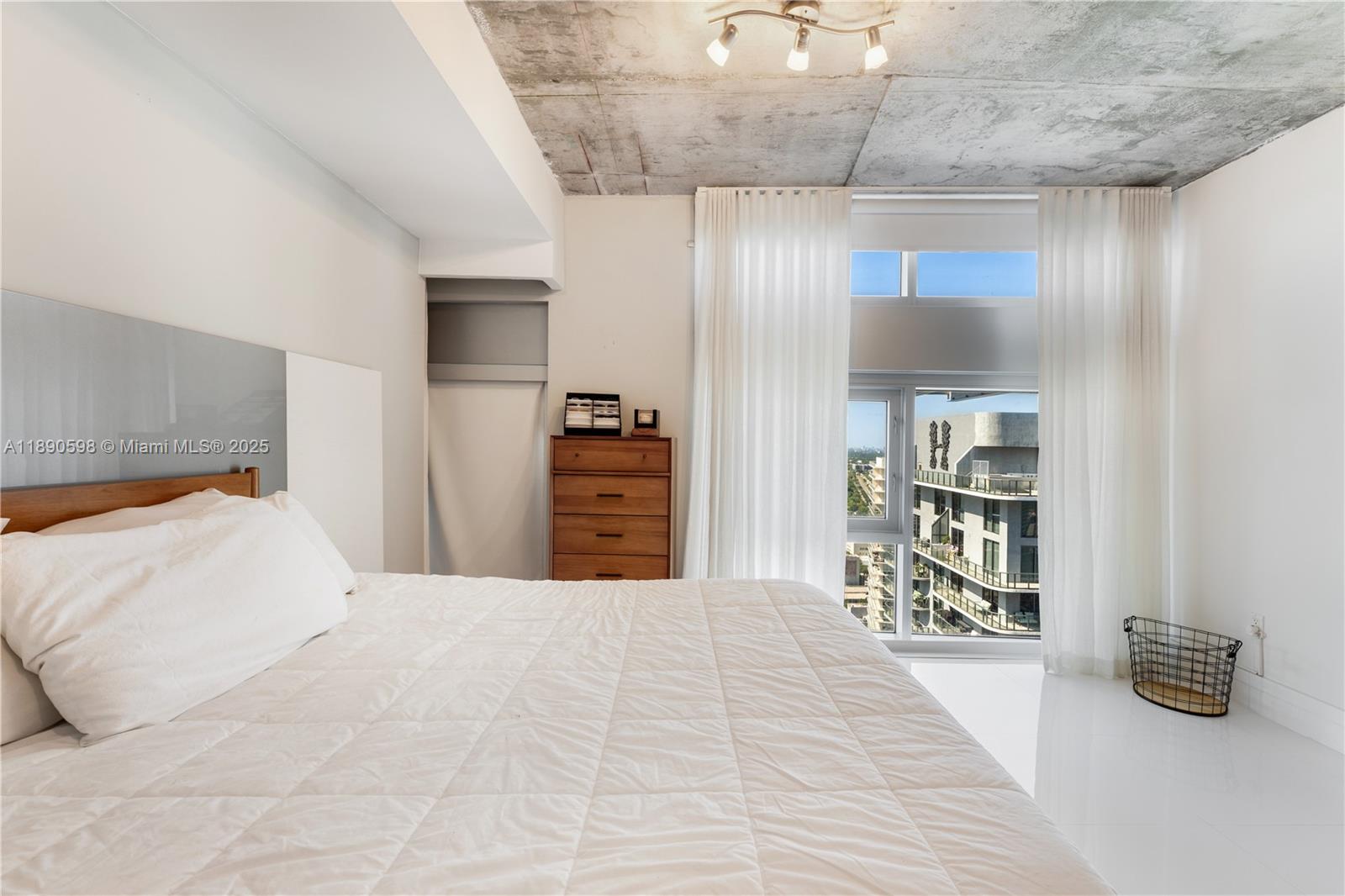 See details PH7 3 / 3 2129 sq. ft. $ 2026-01-12 0 Photo