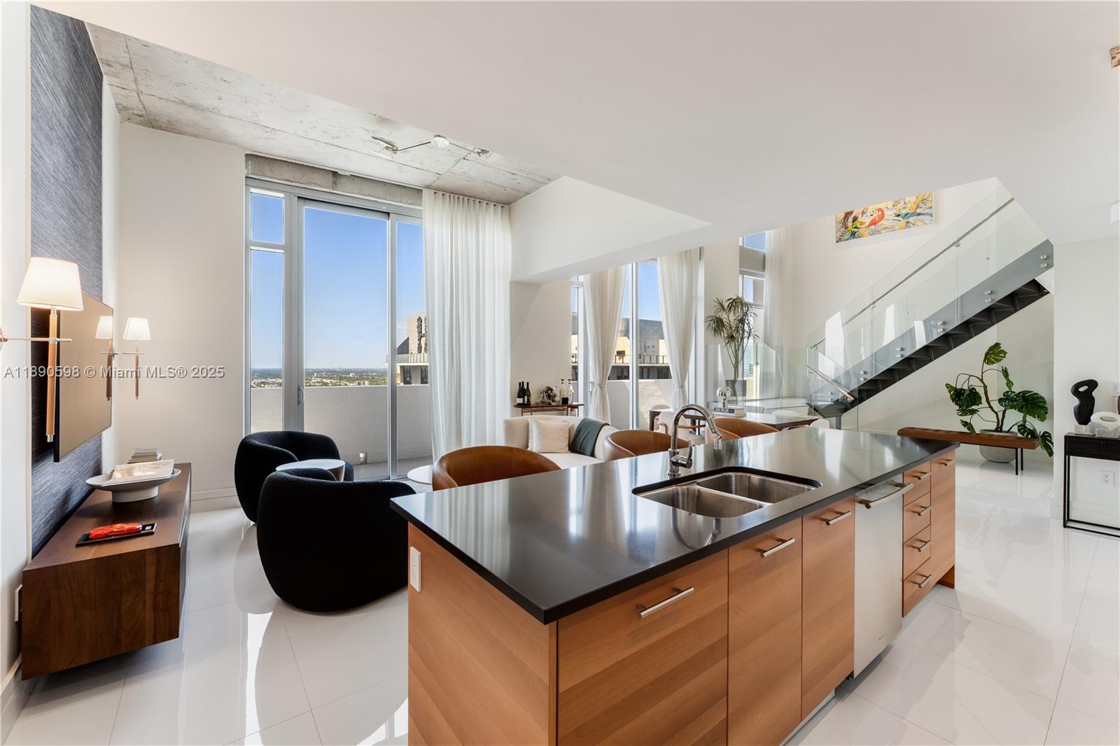 See details PH7 3 / 3 2129 sq. ft. $ 2026-01-12 0 Photo