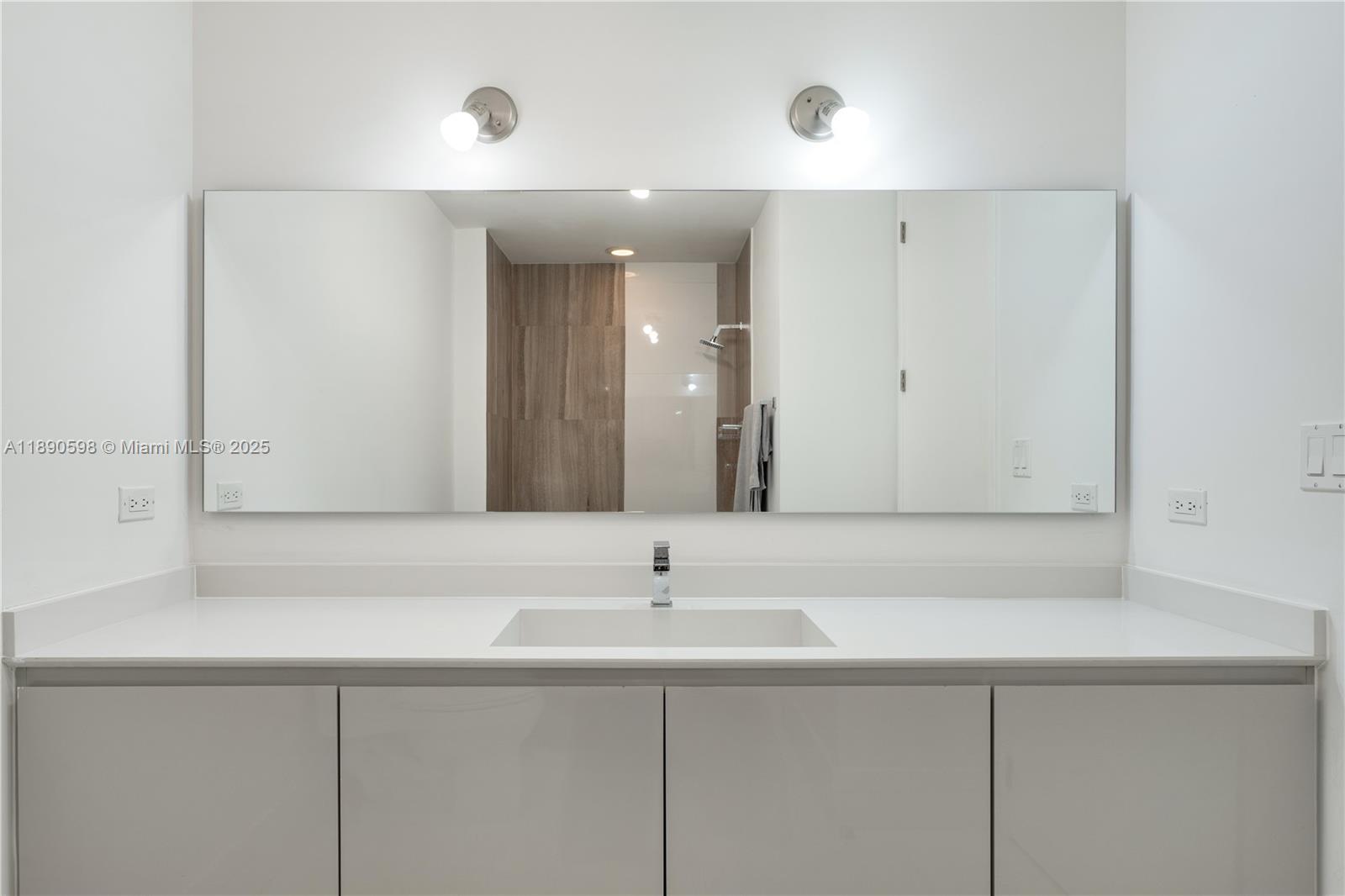 See details PH7 3 / 3 2129 sq. ft. $ 2026-01-12 0 Photo