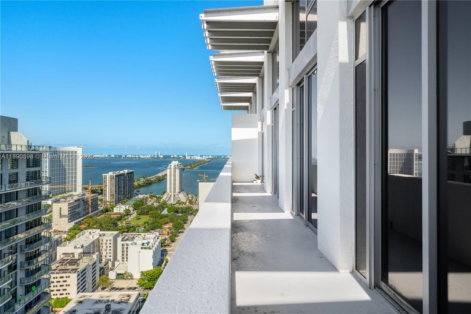 See details PH7 3 / 3 2129 sq. ft. $ 2026-01-12 0 Photo