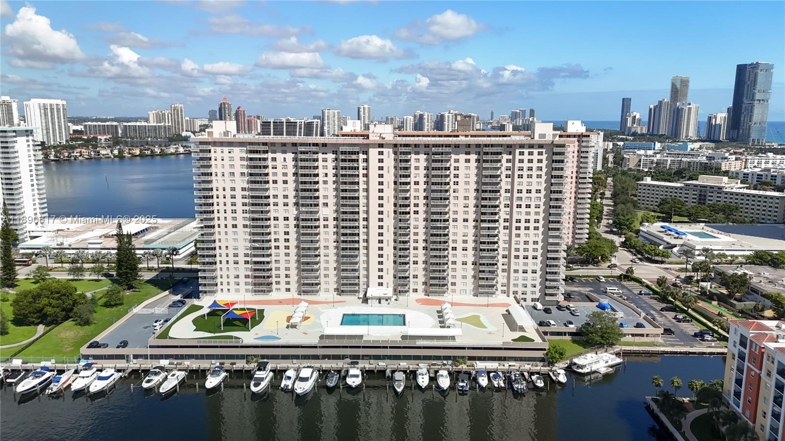 See details 1211 1 / 2 1087 sq. ft. $ 2025-10-05 0 Photo