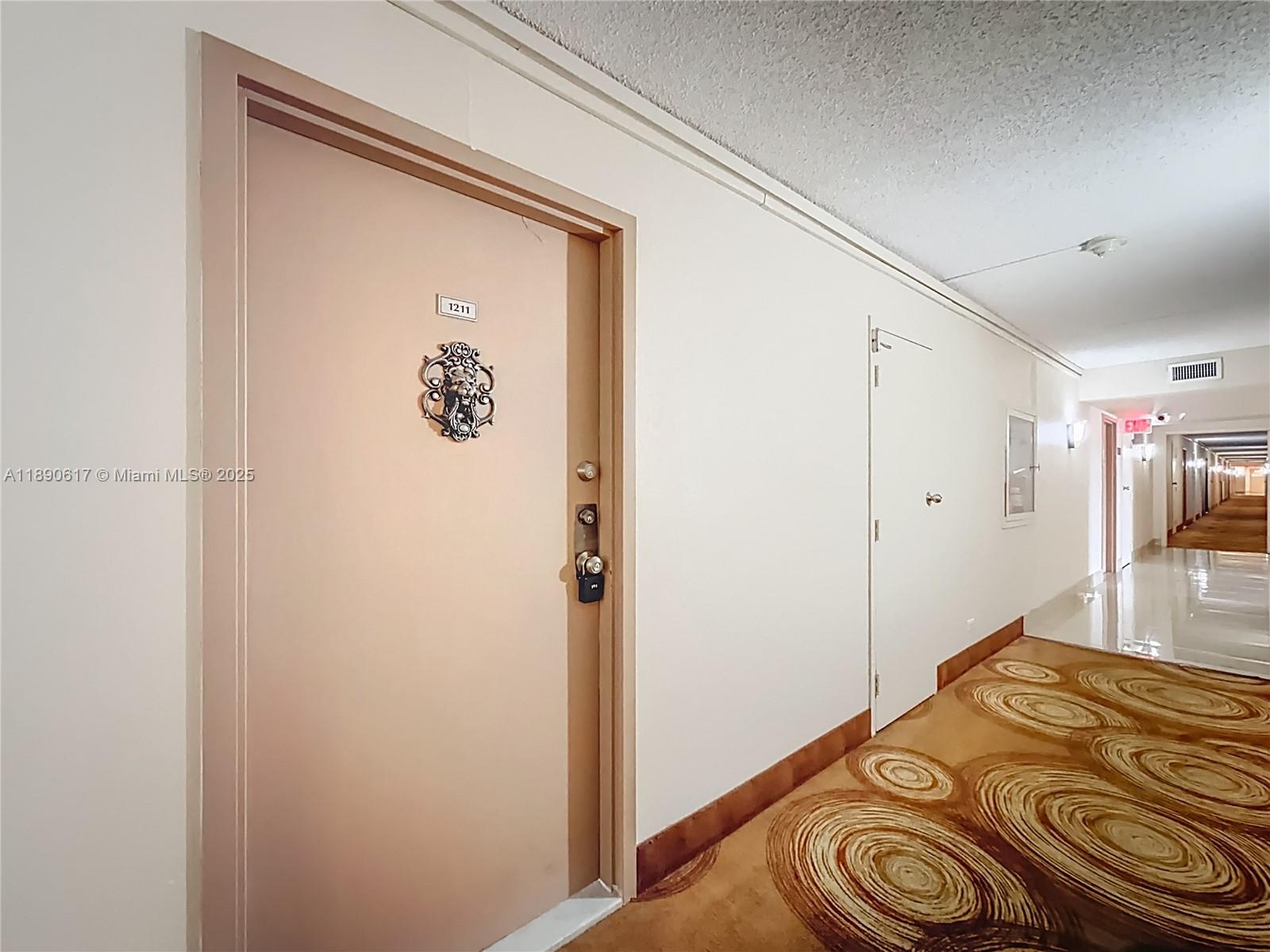 See details 1211 1 / 2 1087 sq. ft. $ 2025-10-05 0 Photo