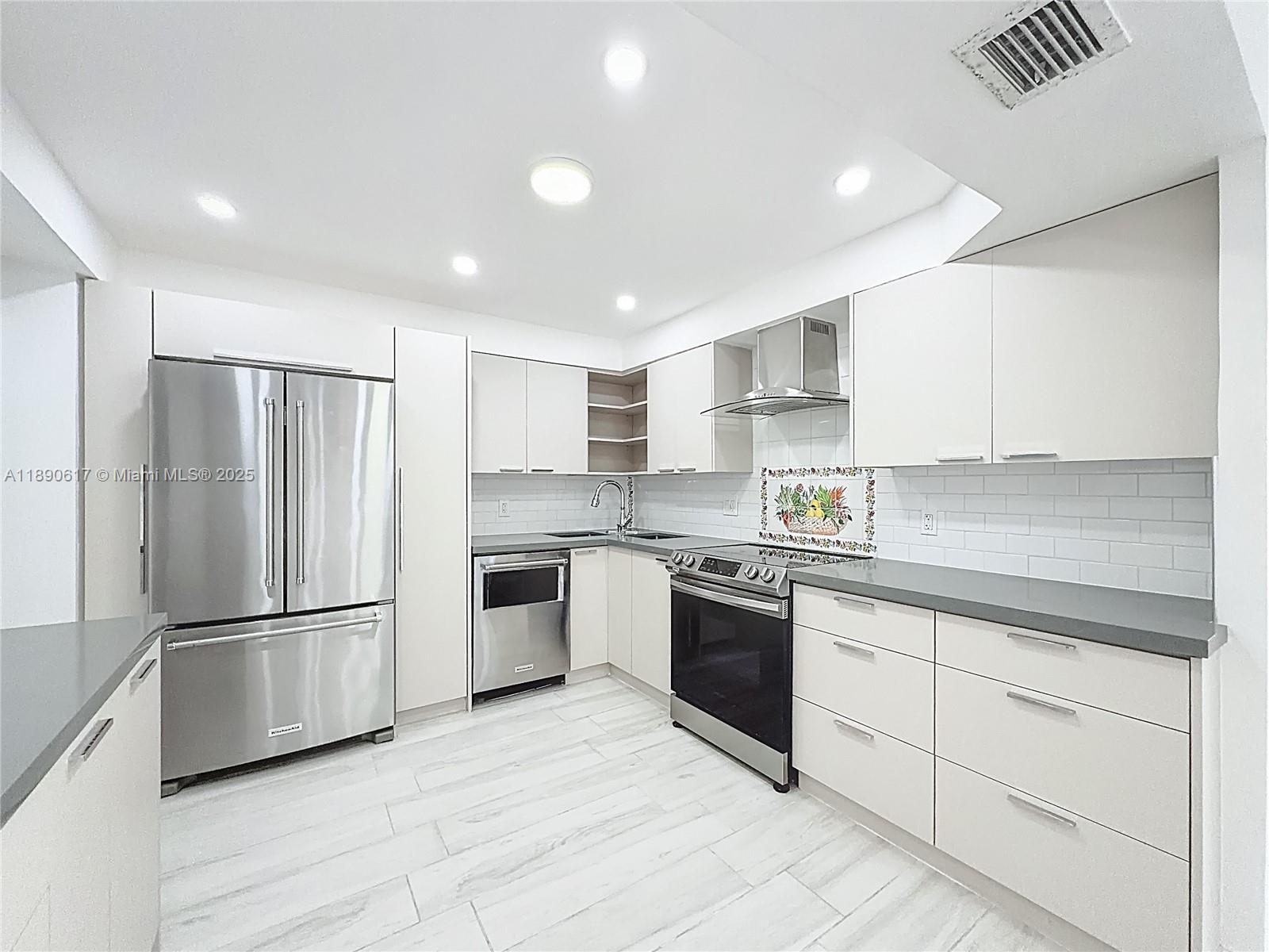 See details 1211 1 / 2 1087 sq. ft. $ 2025-10-05 0 Photo