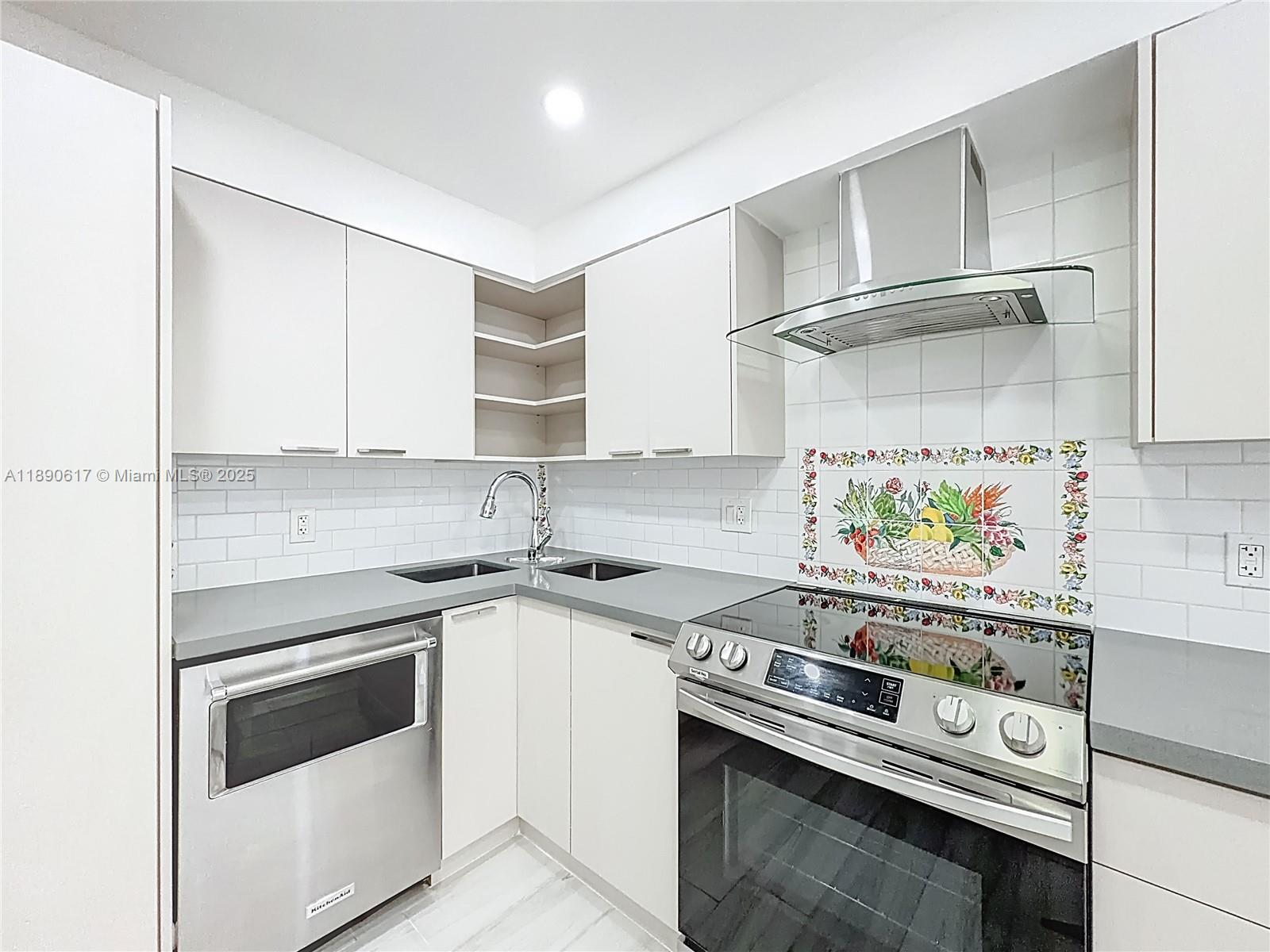 See details 1211 1 / 2 1087 sq. ft. $ 2025-10-05 0 Photo