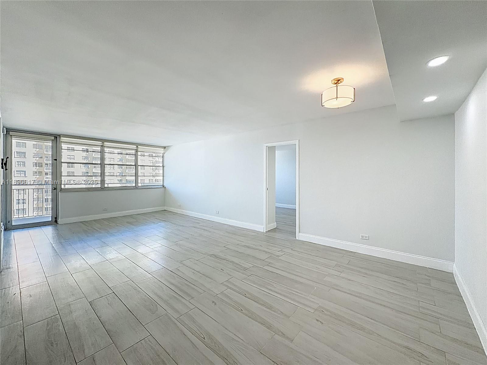 See details 1211 1 / 2 1087 sq. ft. $ 2025-10-05 0 Photo