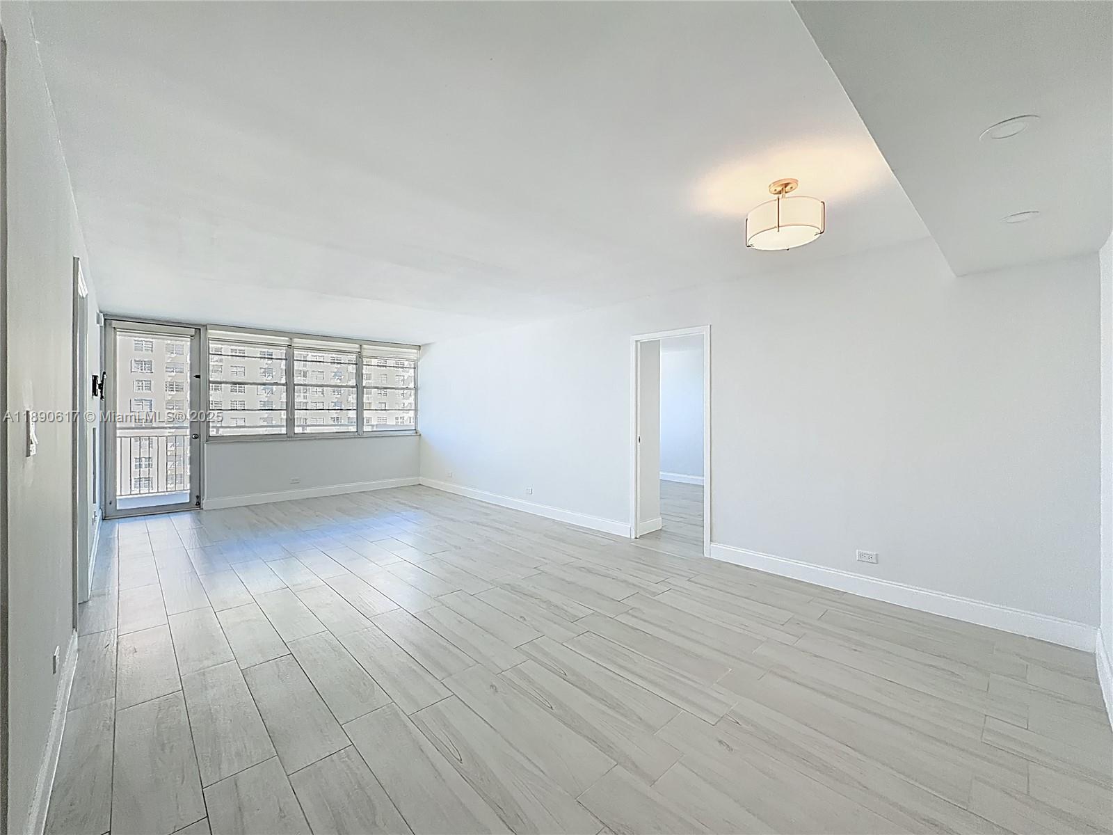 See details 1211 1 / 2 1087 sq. ft. $ 2025-10-05 0 Photo