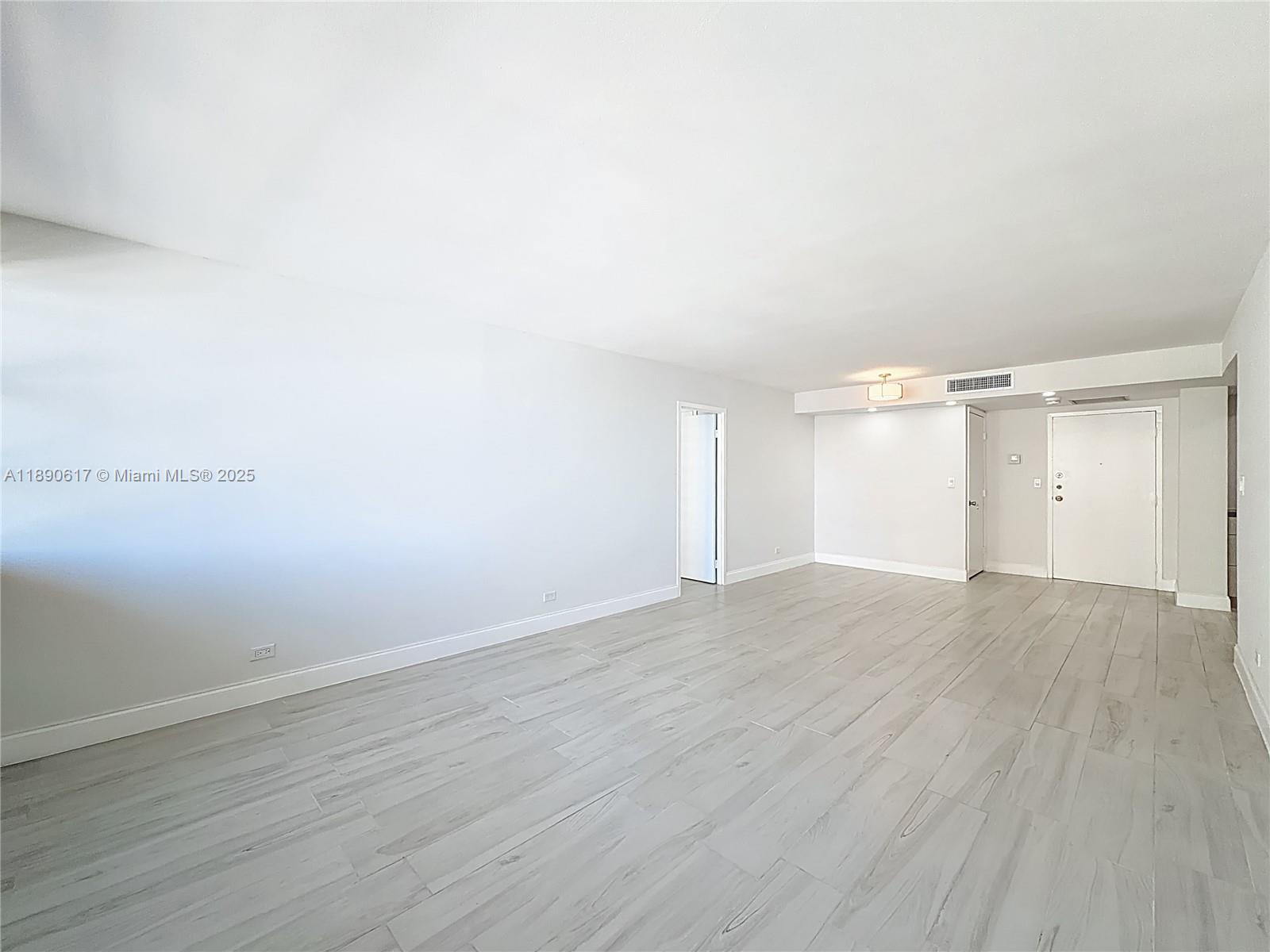See details 1211 1 / 2 1087 sq. ft. $ 2025-10-05 0 Photo