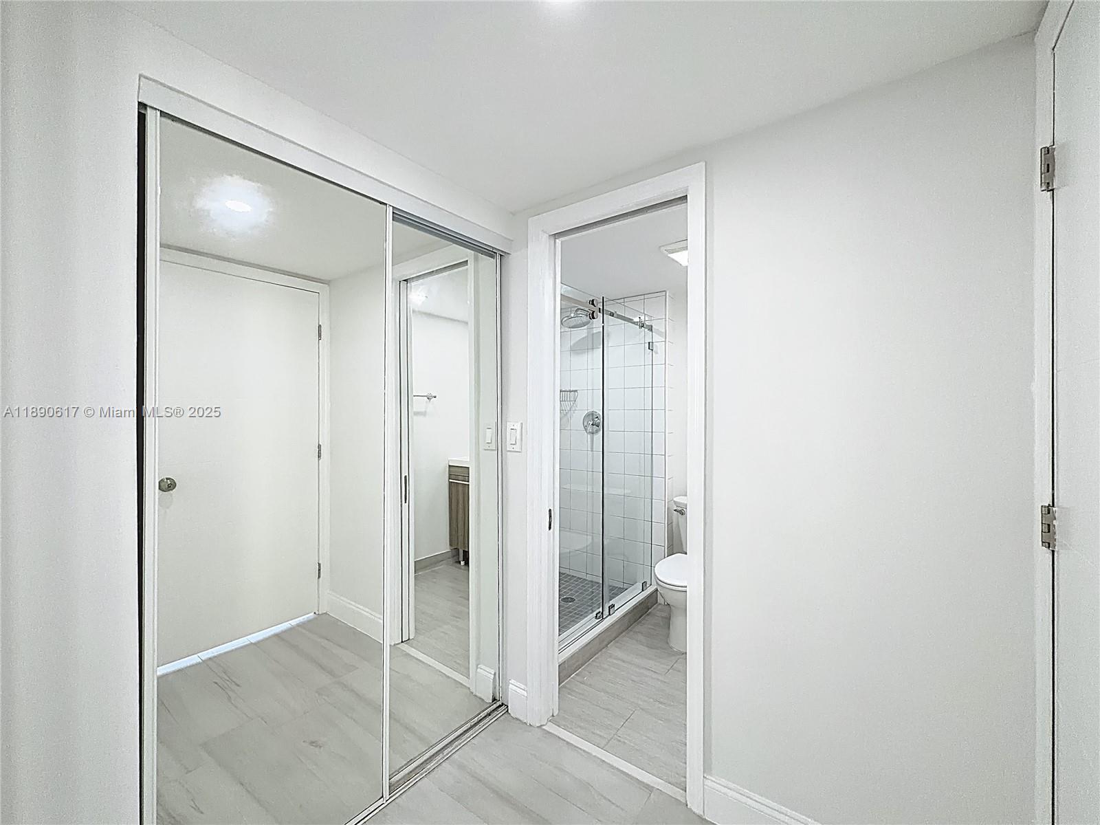 See details 1211 1 / 2 1087 sq. ft. $ 2025-10-05 0 Photo
