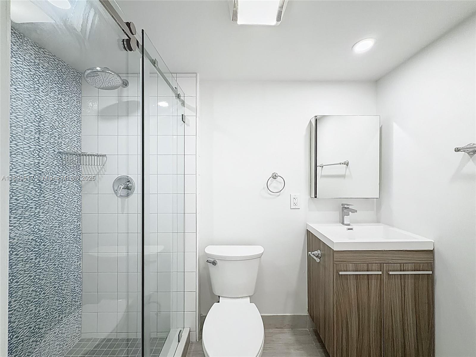 See details 1211 1 / 2 1087 sq. ft. $ 2025-10-05 0 Photo