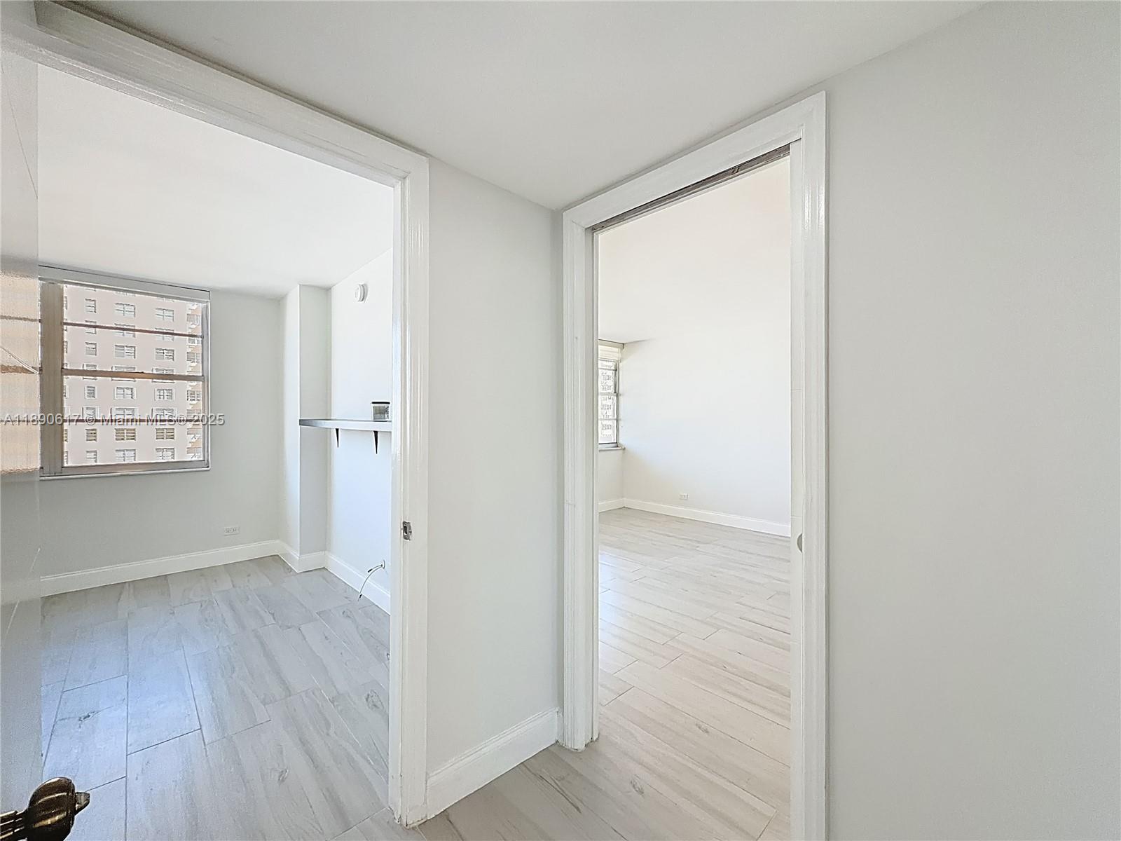 See details 1211 1 / 2 1087 sq. ft. $ 2025-10-05 0 Photo