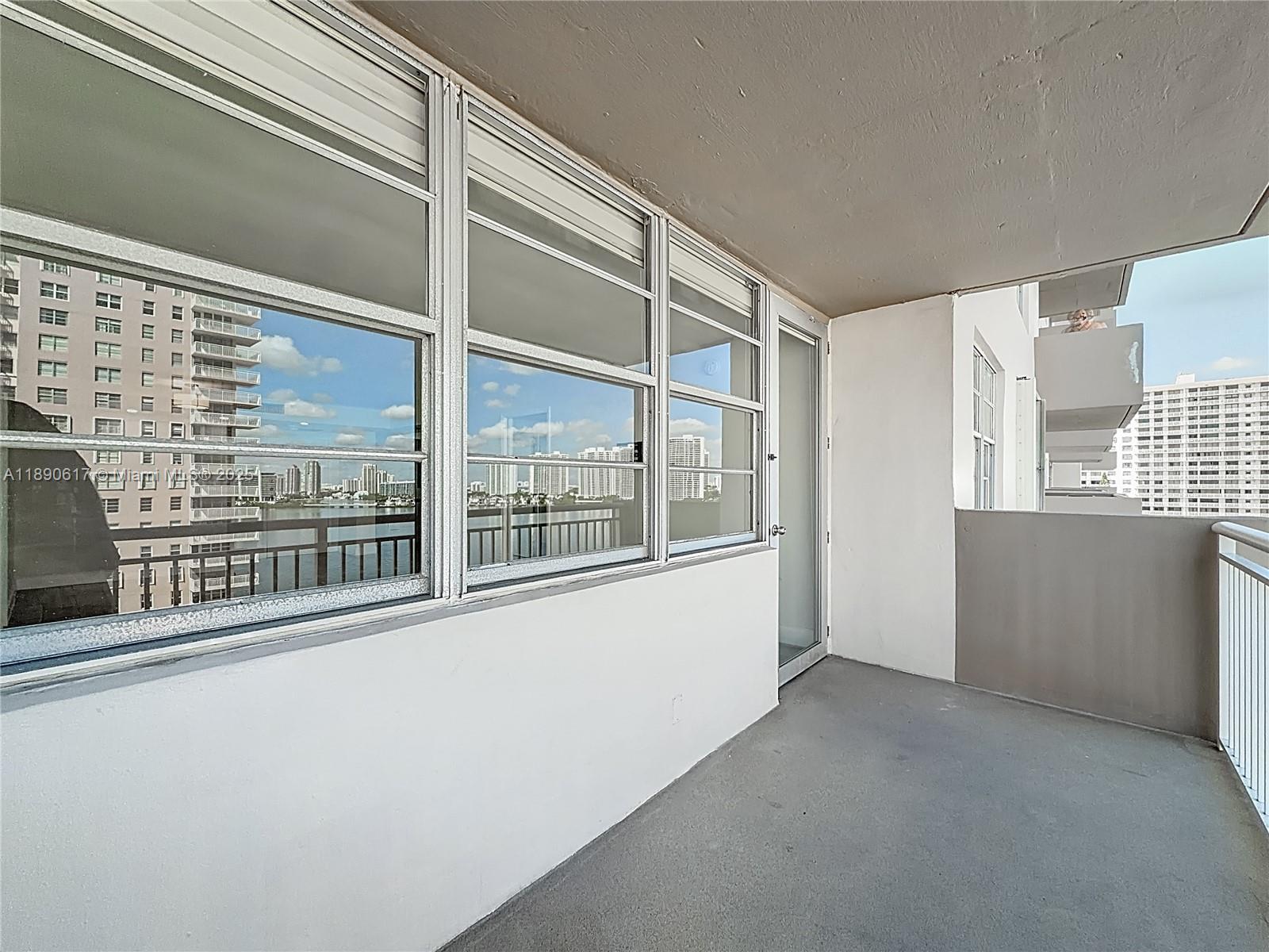 See details 1211 1 / 2 1087 sq. ft. $ 2025-10-05 0 Photo