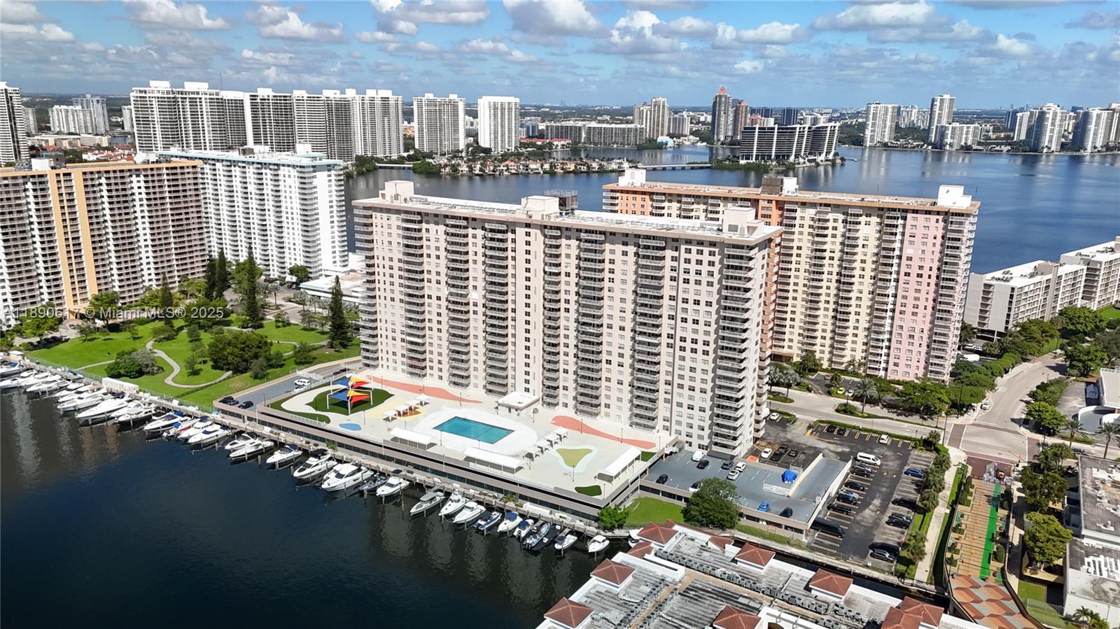 See details 1211 1 / 2 1087 sq. ft. $ 2025-10-05 0 Photo