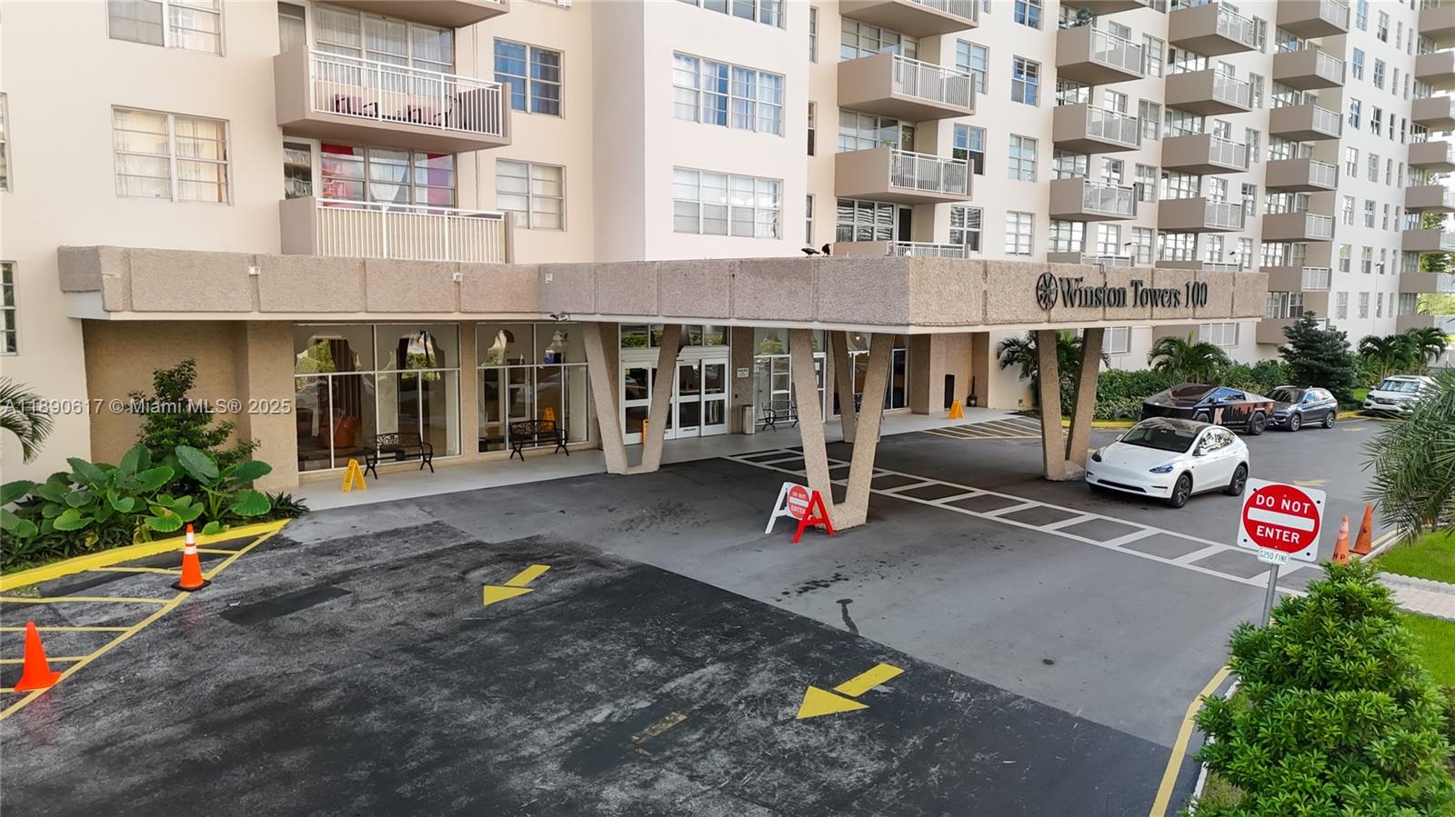 See details 1211 1 / 2 1087 sq. ft. $ 2025-10-05 0 Photo