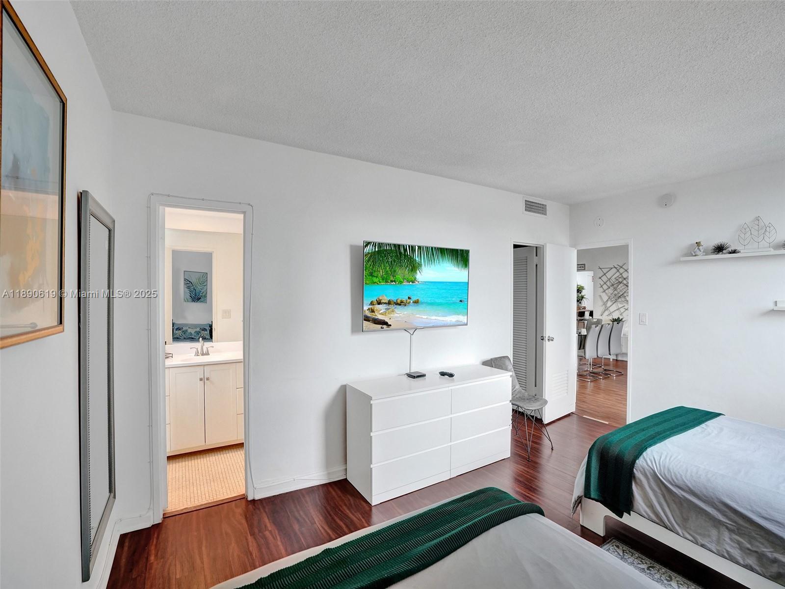 Photo of 3901 Ocean Dr  #6V, Hollywood, Florida, 33019 -