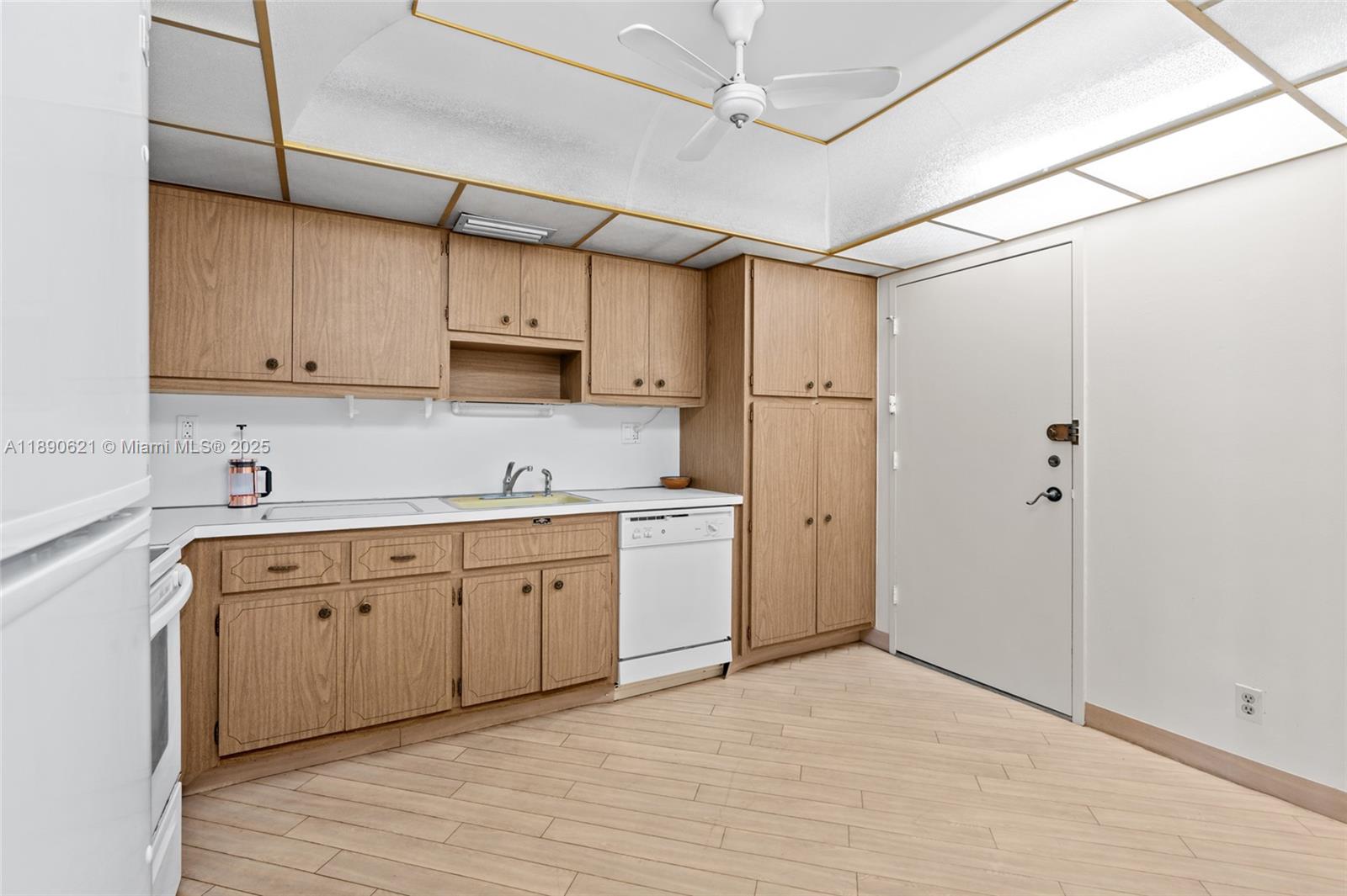 Photo of 1600 Ocean Dr  #15J, Hollywood, Florida, 33019 - 