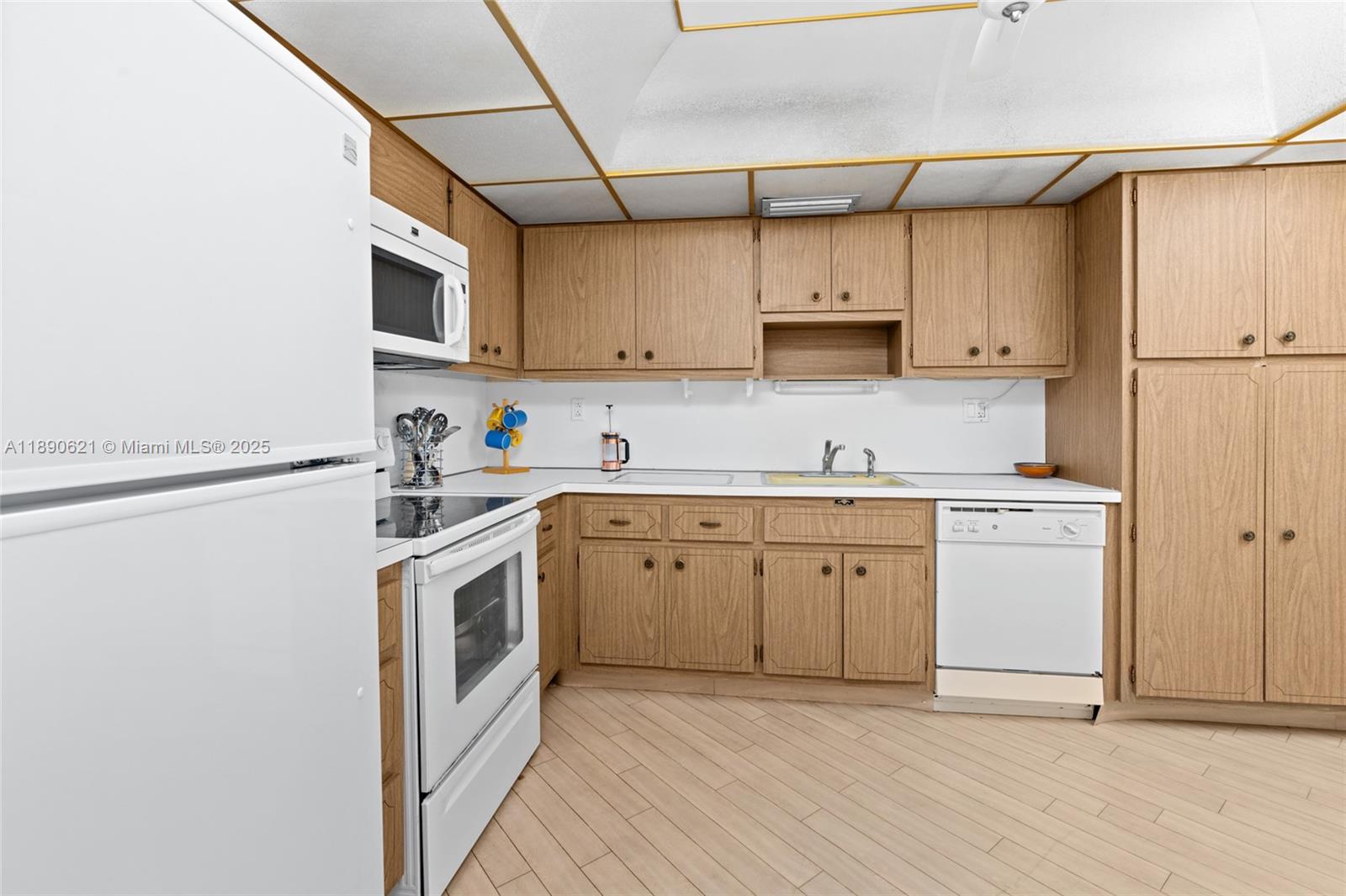Photo of 1600 Ocean Dr  #15J, Hollywood, Florida, 33019 - 