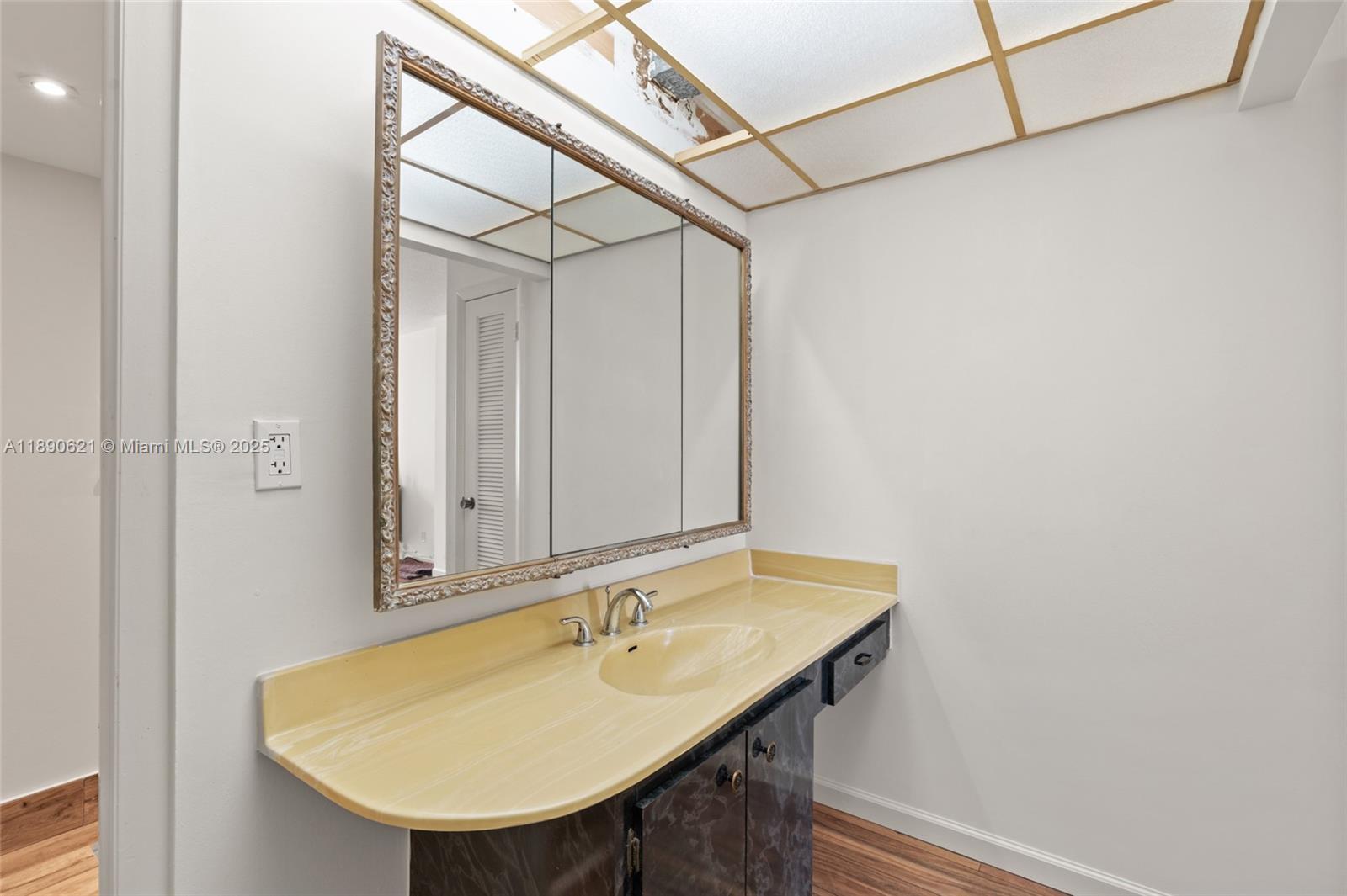 Photo of 1600 Ocean Dr  #15J, Hollywood, Florida, 33019 - 