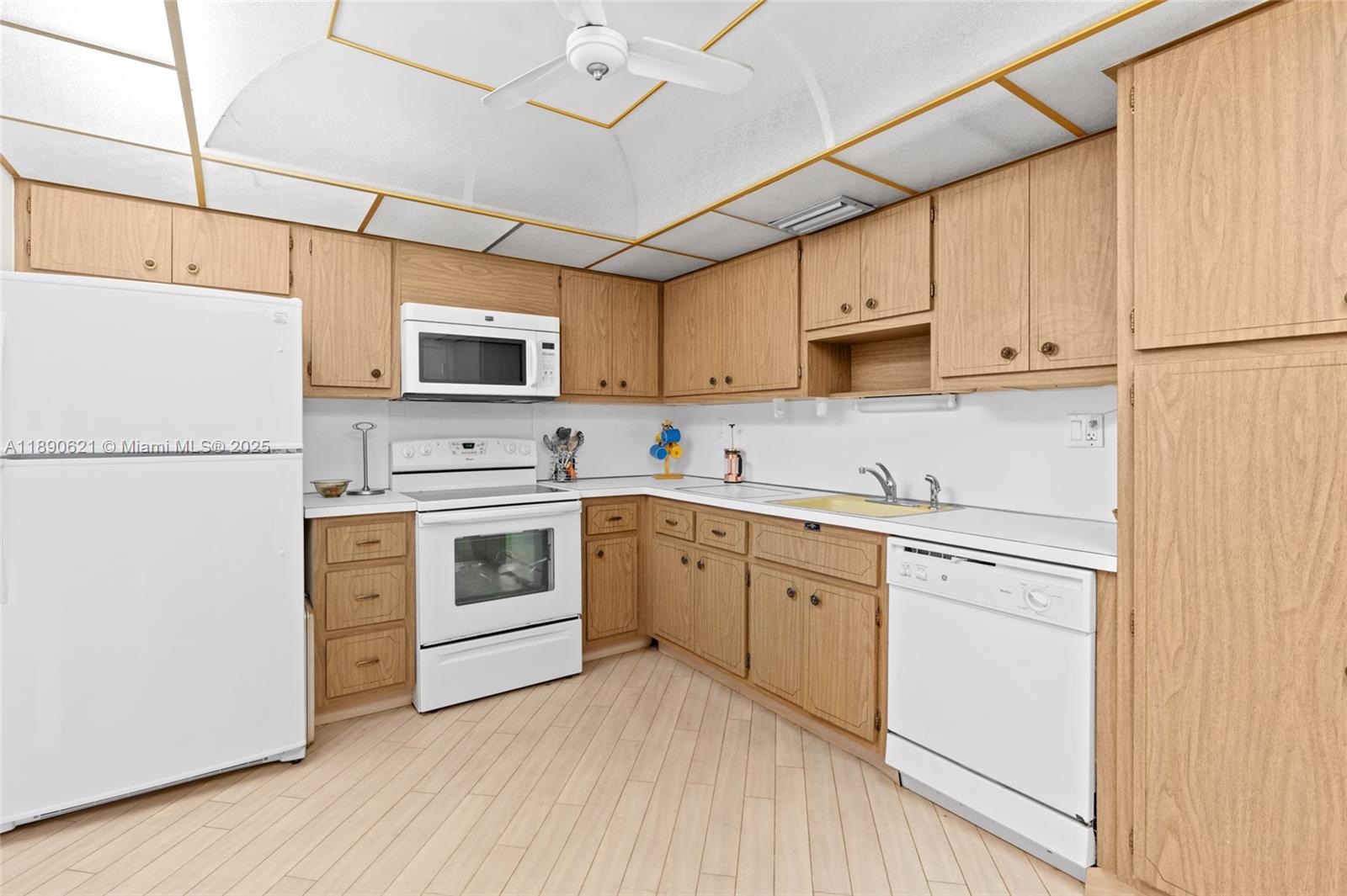 Photo of 1600 Ocean Dr  #15J, Hollywood, Florida, 33019 - 