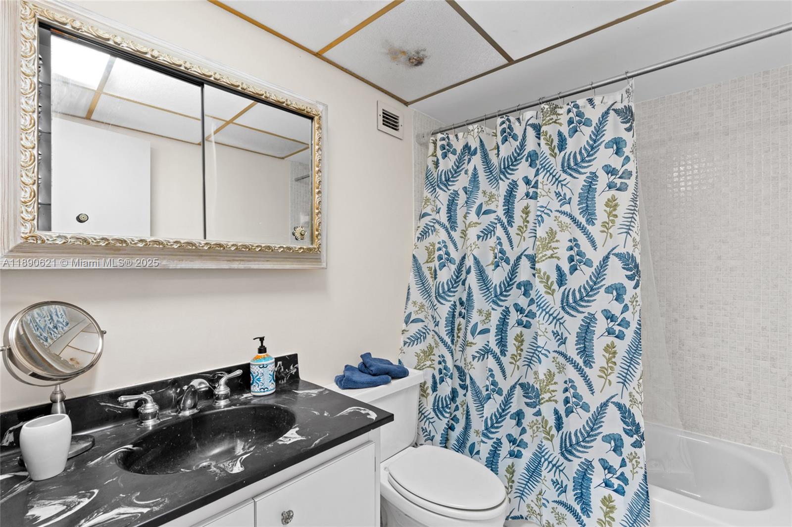 Photo of 1600 Ocean Dr  #15J, Hollywood, Florida, 33019 - 