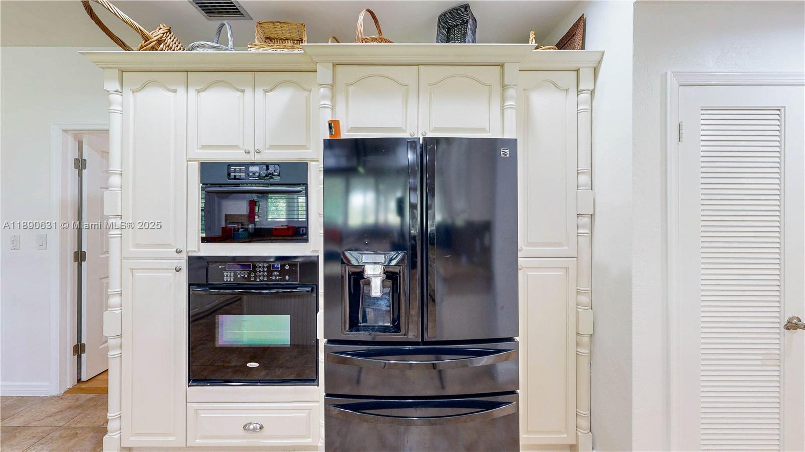 Подробнее / кв.футов $ 2025-10-05 0 Фото