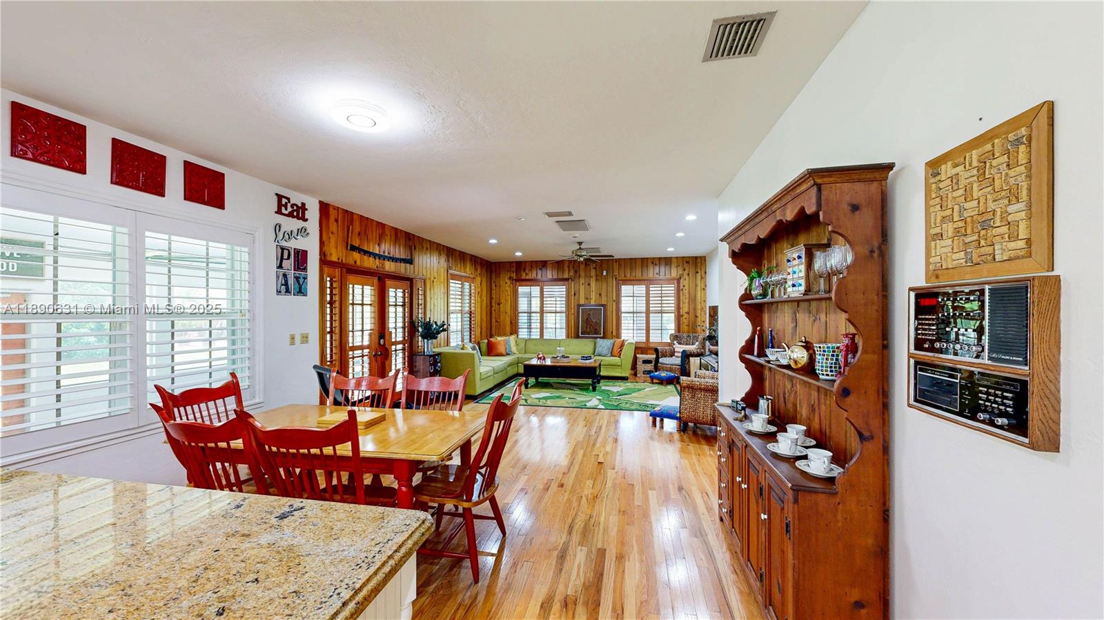 Подробнее / кв.футов $ 2025-10-05 0 Фото