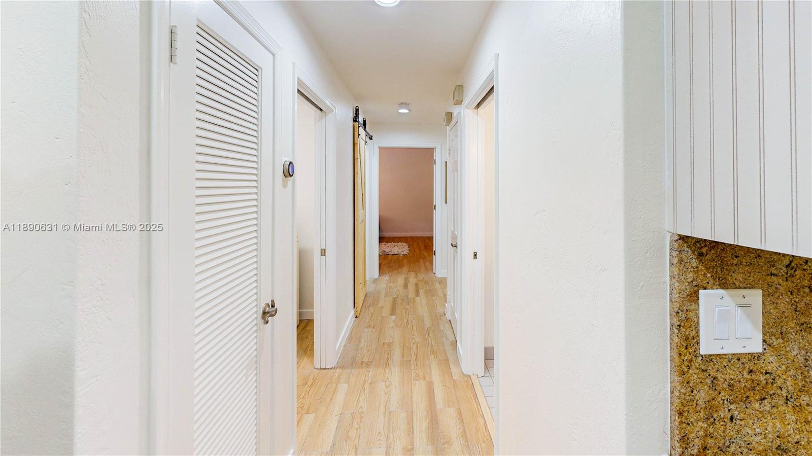 Подробнее / кв.футов $ 2025-10-05 0 Фото