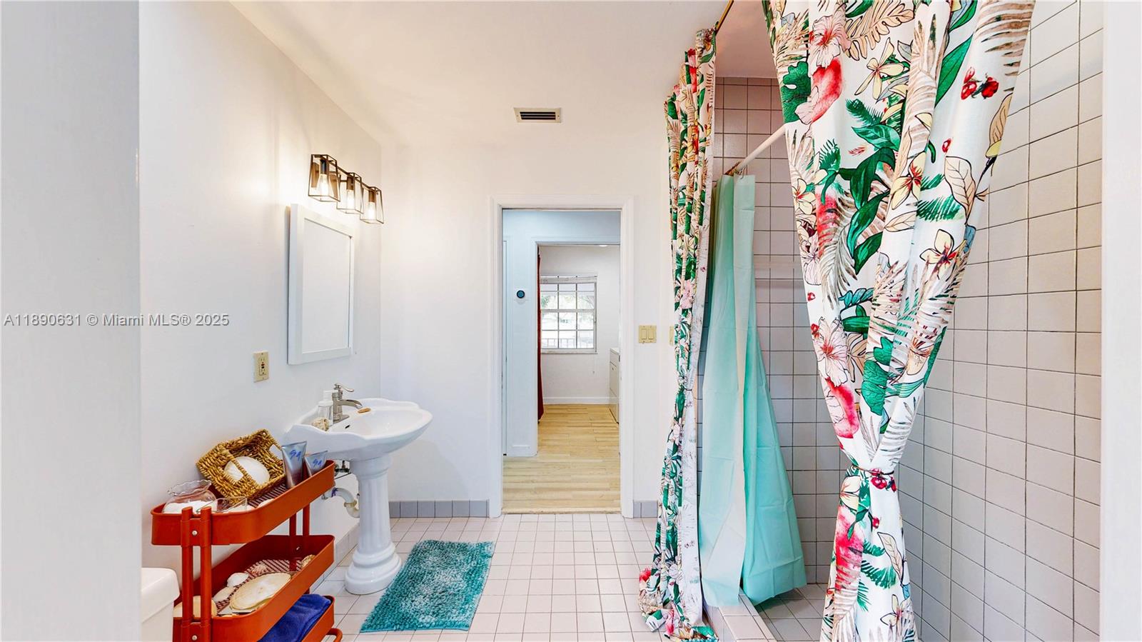 Подробнее / кв.футов $ 2025-10-05 0 Фото