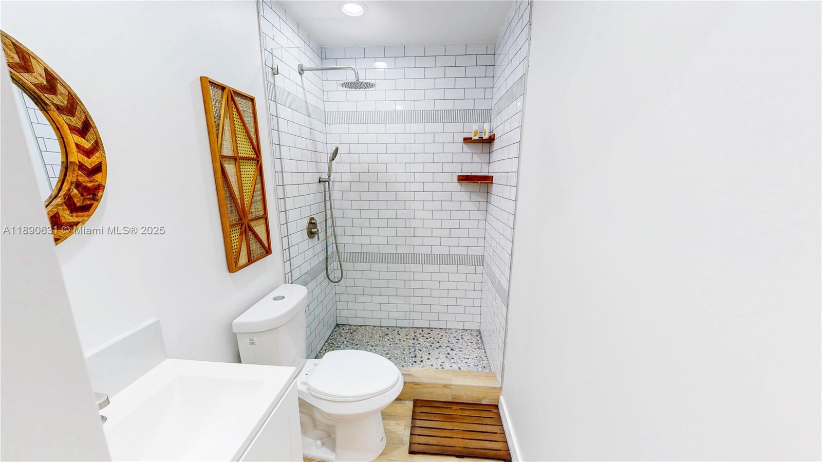 Подробнее / кв.футов $ 2025-10-05 0 Фото