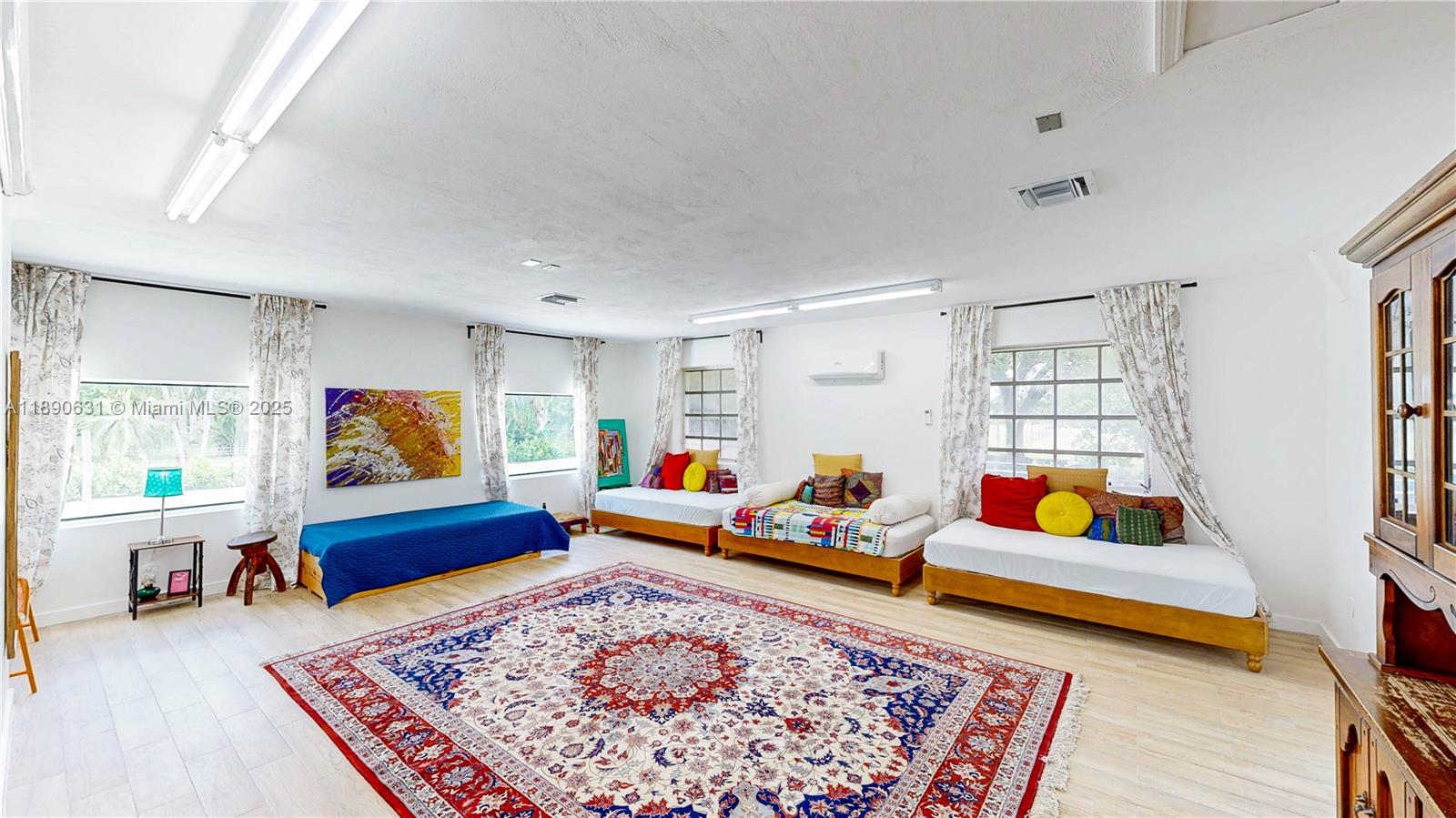 Подробнее / кв.футов $ 2025-10-05 0 Фото